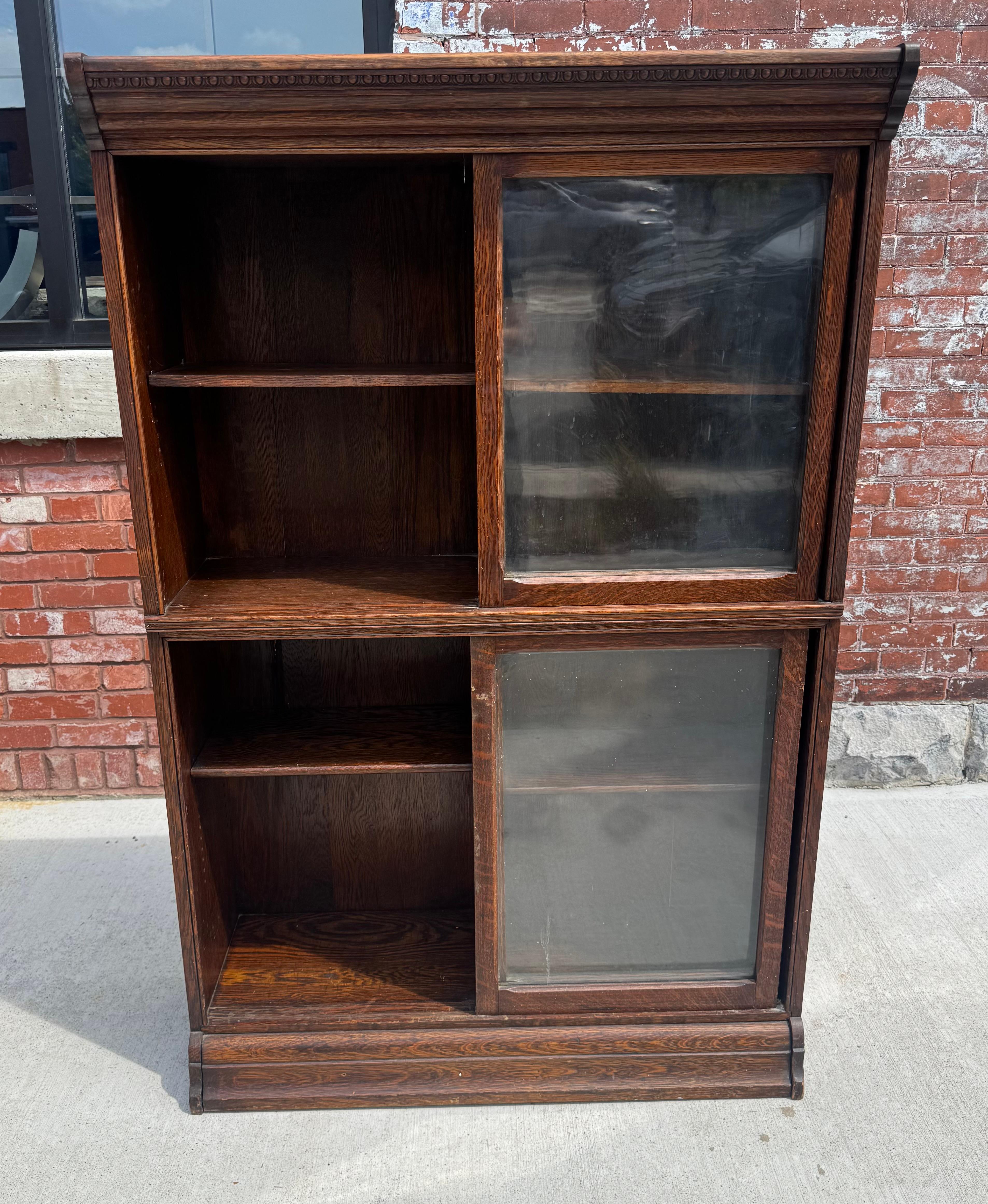 American Tiger Oak Bookcase with Sliding Doors in Style of Globe Wernicke, Ca 1900s For Sale