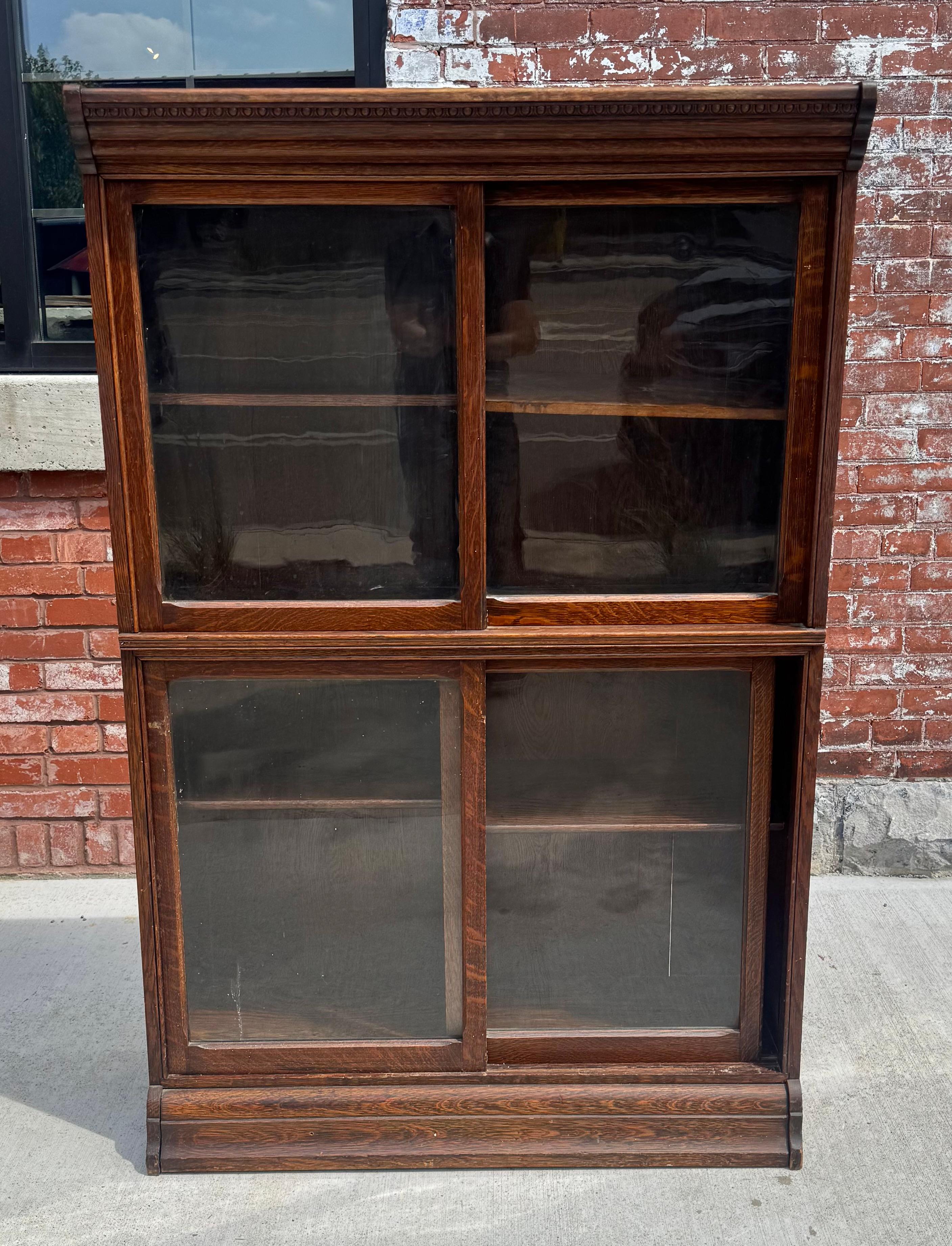 20th Century Tiger Oak Bookcase with Sliding Doors in Style of Globe Wernicke, Ca 1900s For Sale