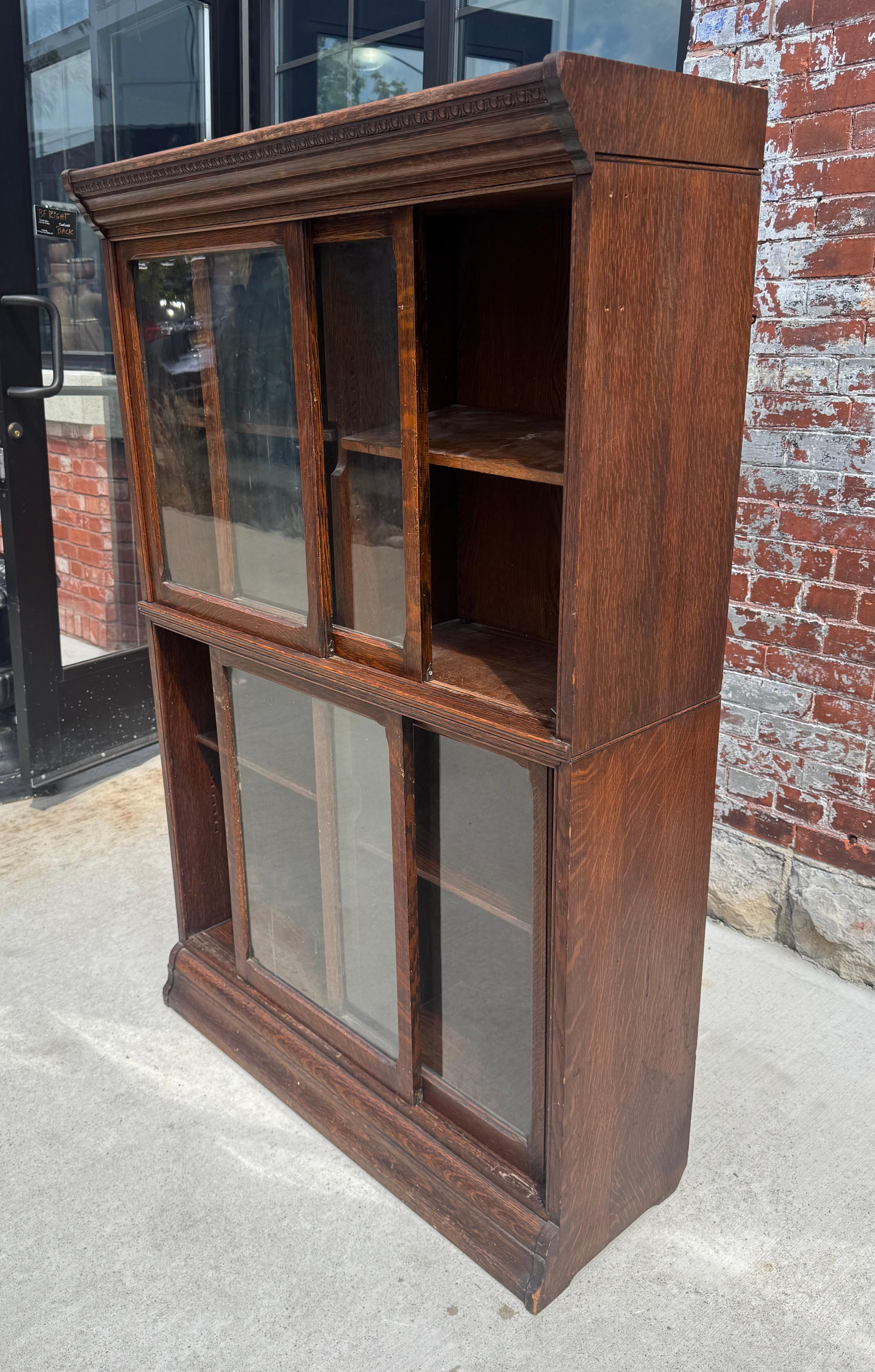 Glass Tiger Oak Bookcase with Sliding Doors in Style of Globe Wernicke, Ca 1900s For Sale