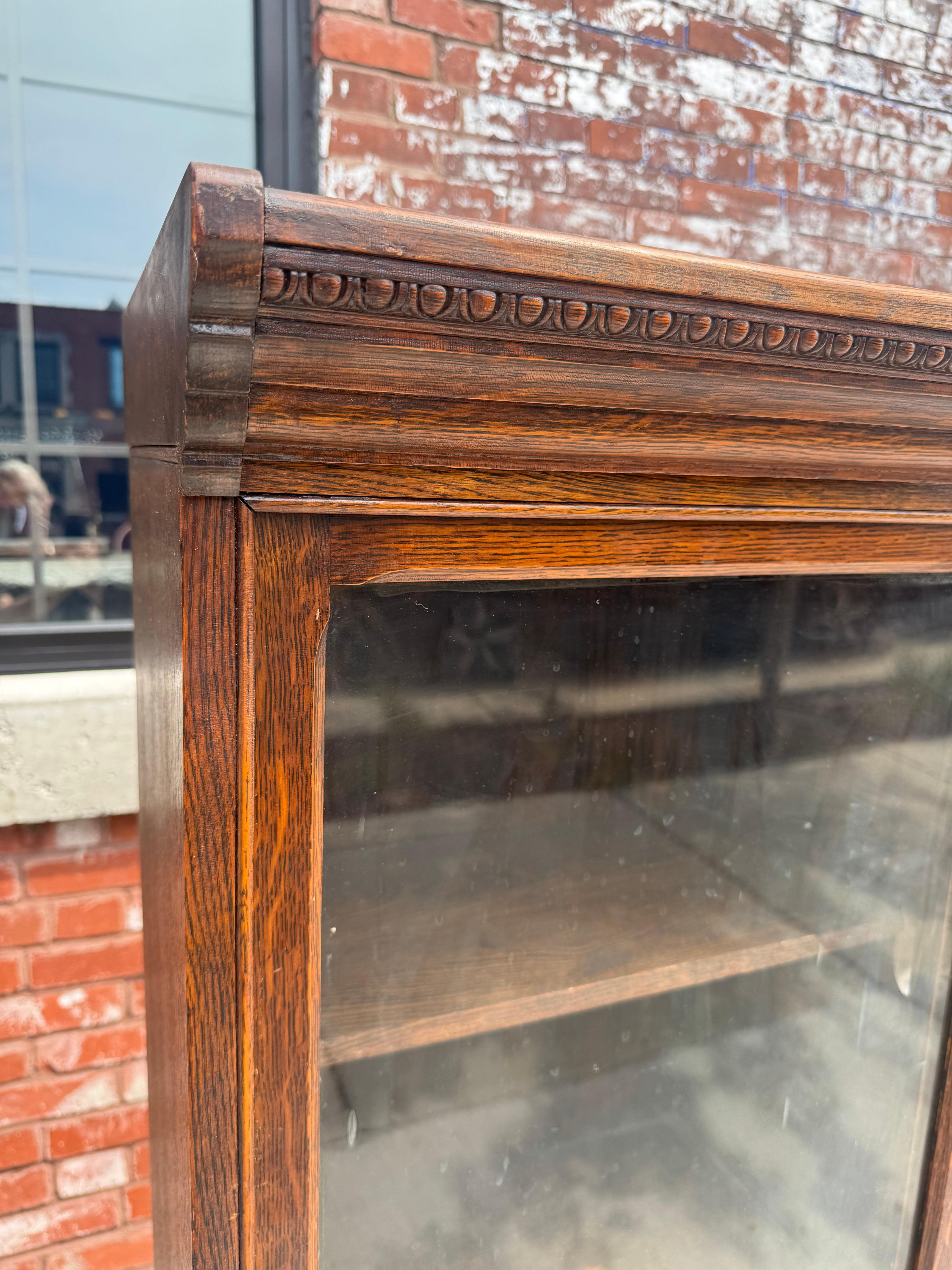 Tiger Oak Bookcase with Sliding Doors in Style of Globe Wernicke, Ca 1900s For Sale 2