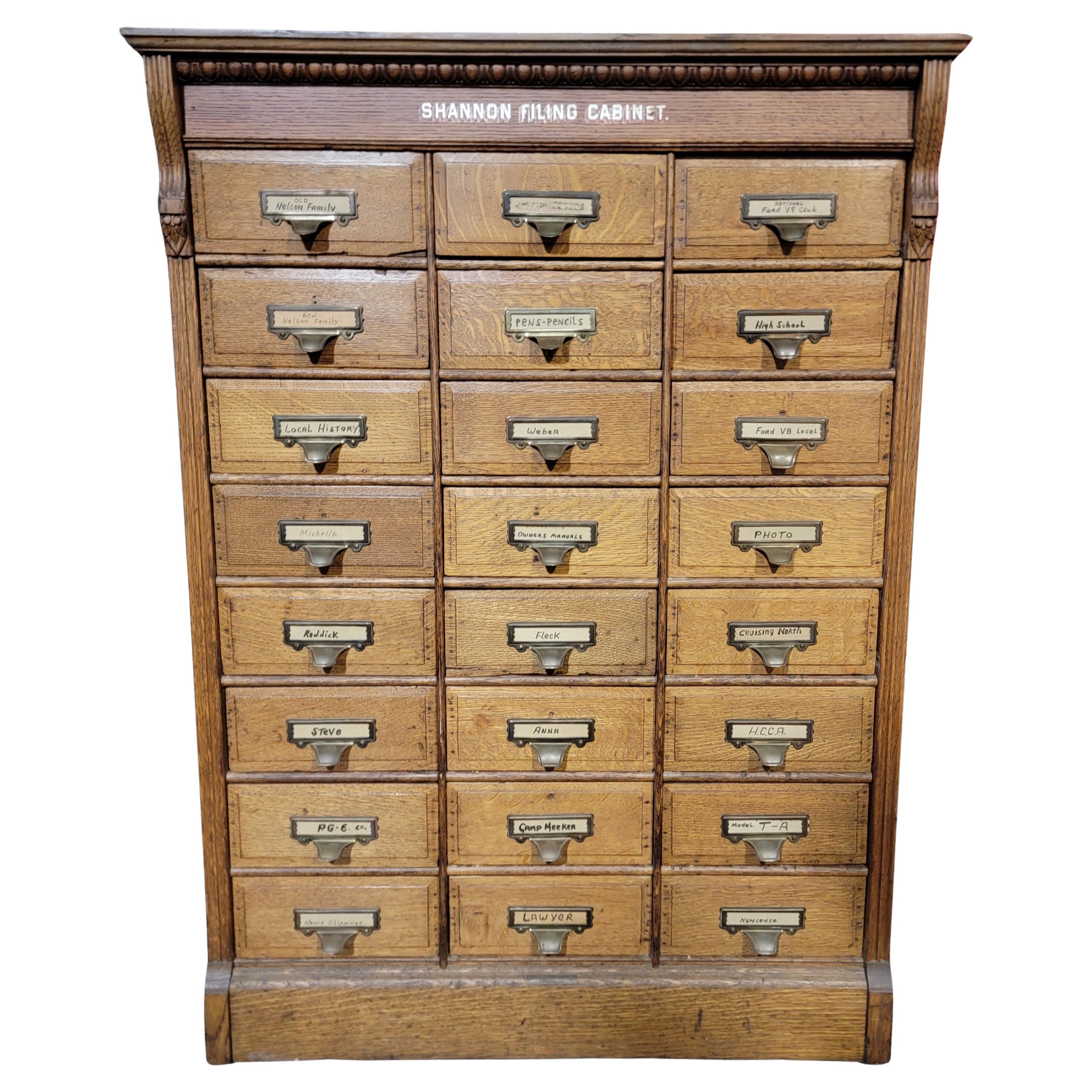 Tiger Oak File Cabinet Circa. 1900 (24) Drawers en venta