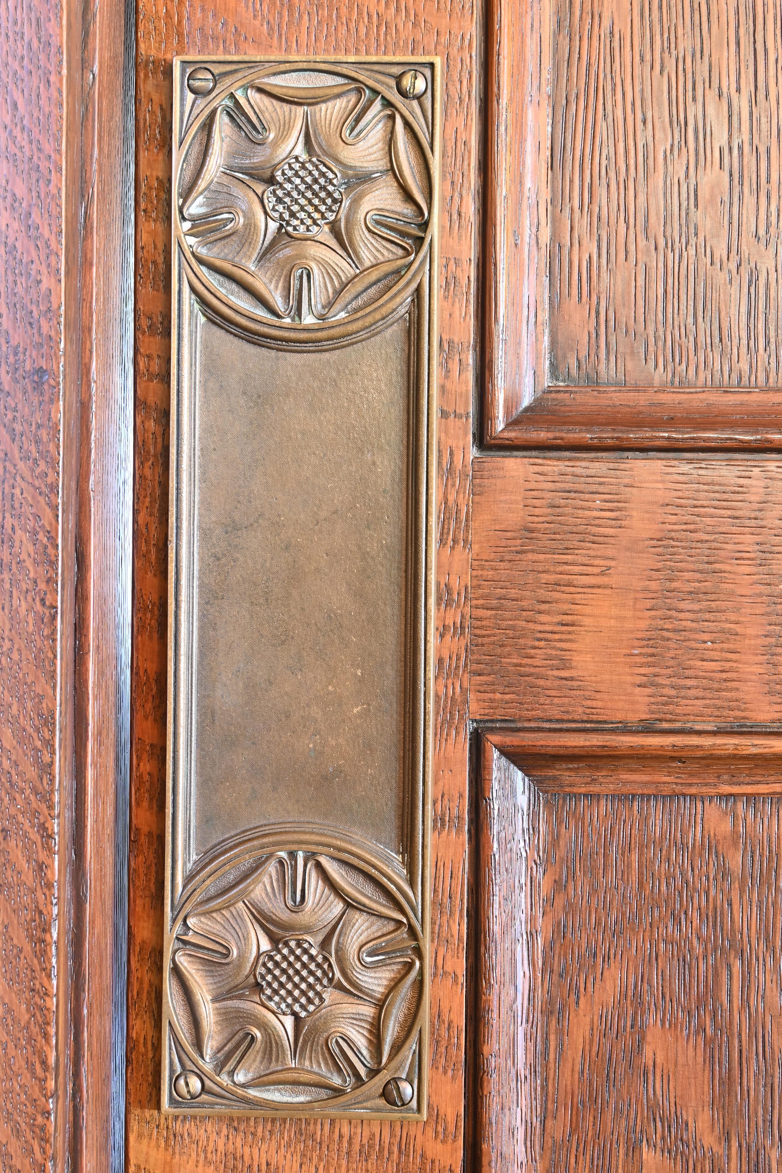 Tiger Oak 'Quarter Sawn' 1929 Paneled Room & Doors Complete For Sale 4