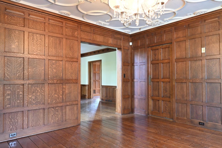 Tiger Oak 'Quarter Sawn' 1929 Paneled Room and Doors Complete For Sale at 1stDibs
