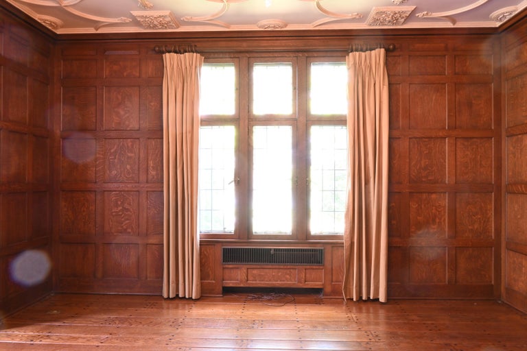 Tiger Oak 'Quarter Sawn' 1929 Paneled Room and Doors Complete For Sale at 1stDibs
