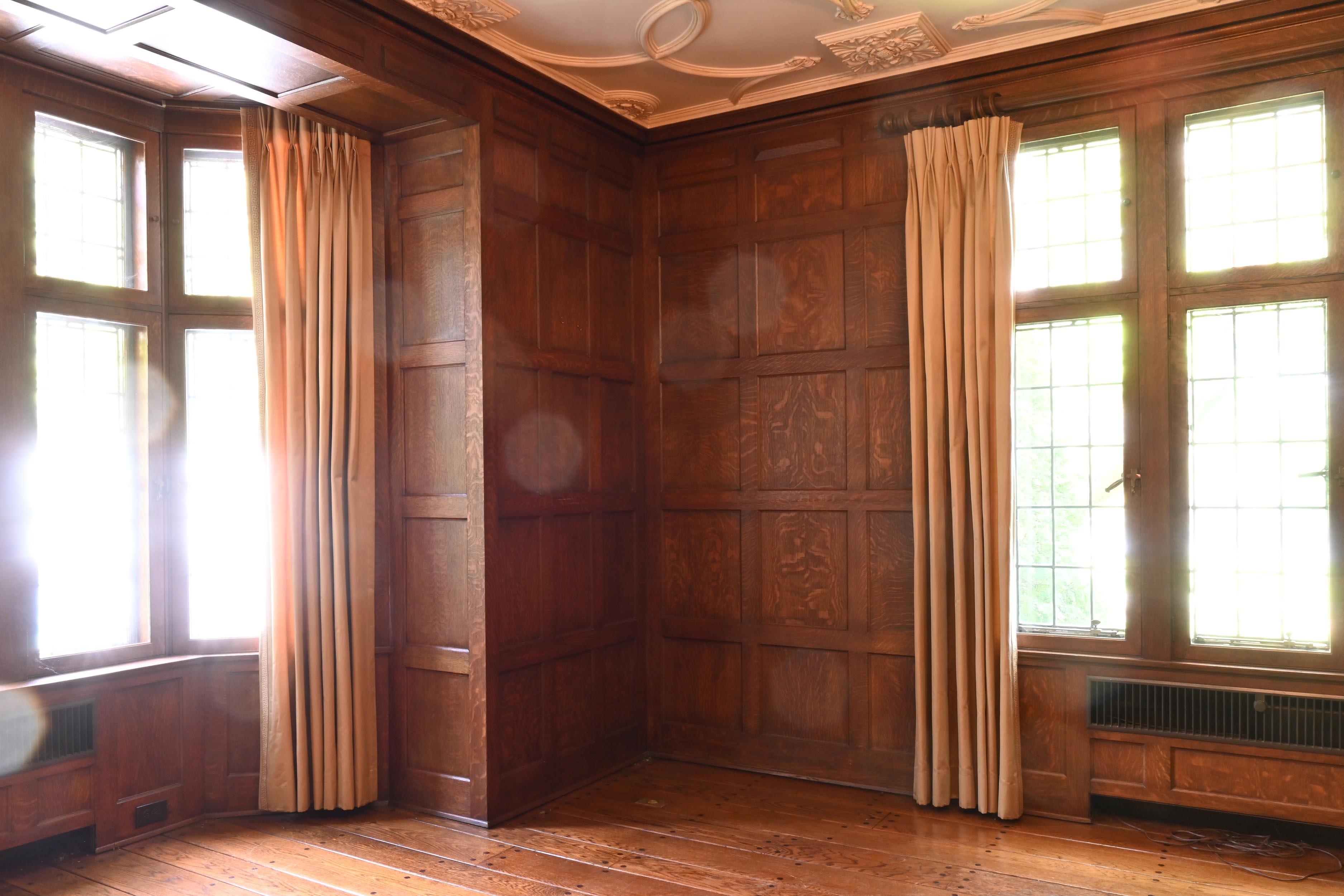 Arts and Crafts Tiger Oak 'Quarter Sawn' 1929 Paneled Room & Doors Complete For Sale