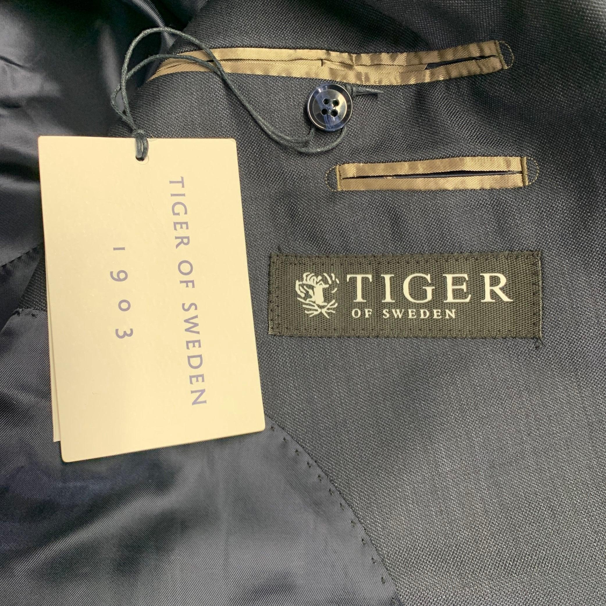 TIGER of SWEDEN Size 46 Navy Wool Notch Lapel Sport Coat For Sale 1