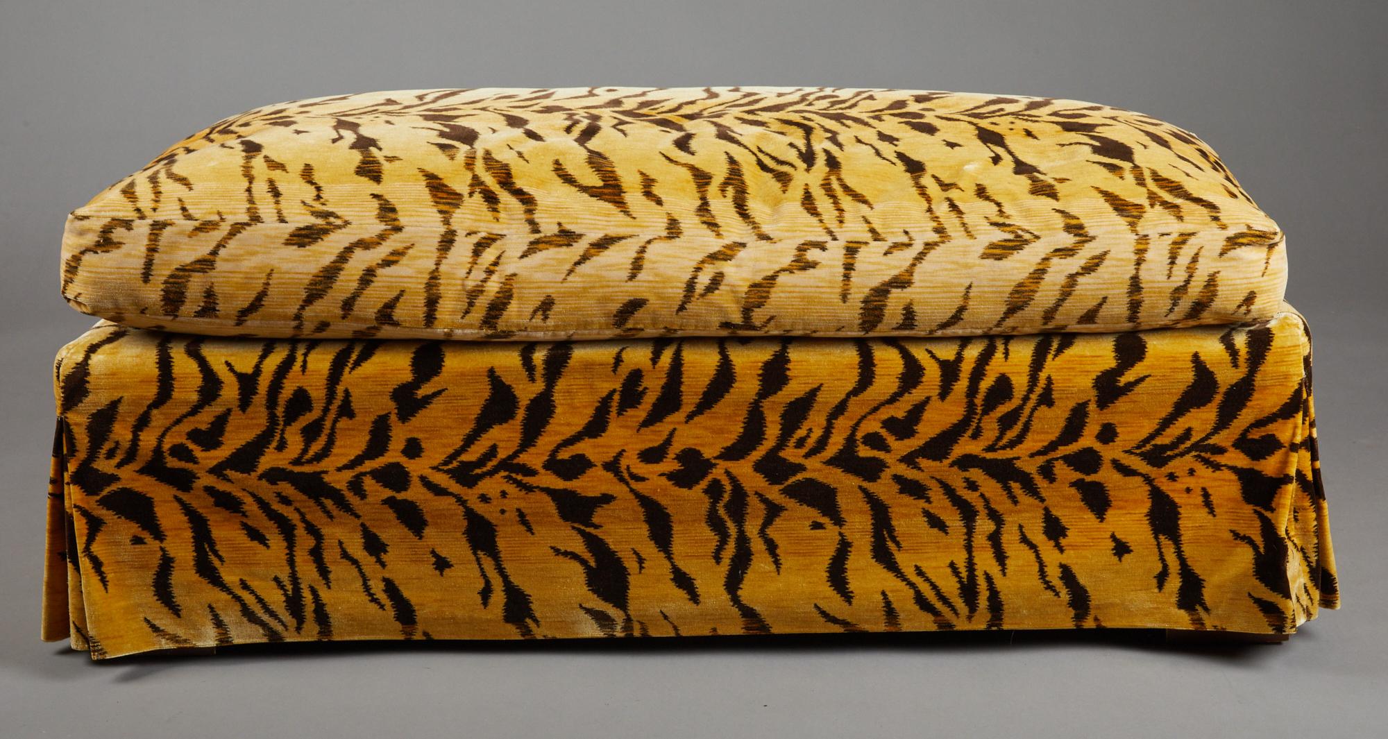 Ottoman tigre Bon état - En vente à Hudson, NY