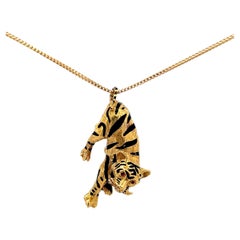 Collier pendentif tigre en or jaune 18K et émail noir