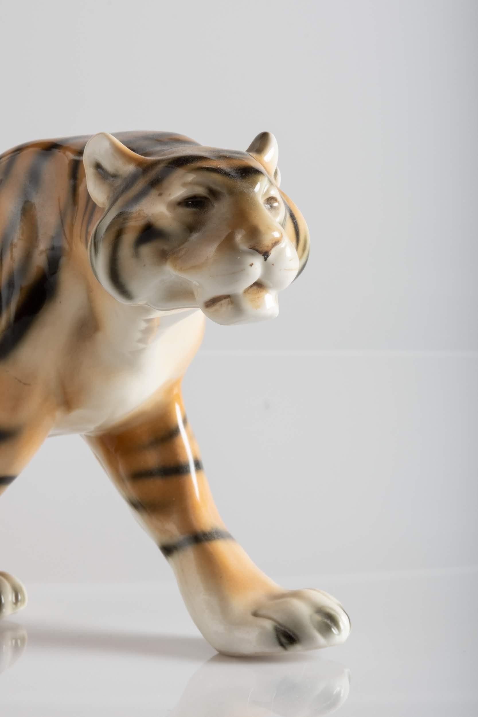 Tiger Porcelain Sculpture, Italy, circa 1950 For Sale 4