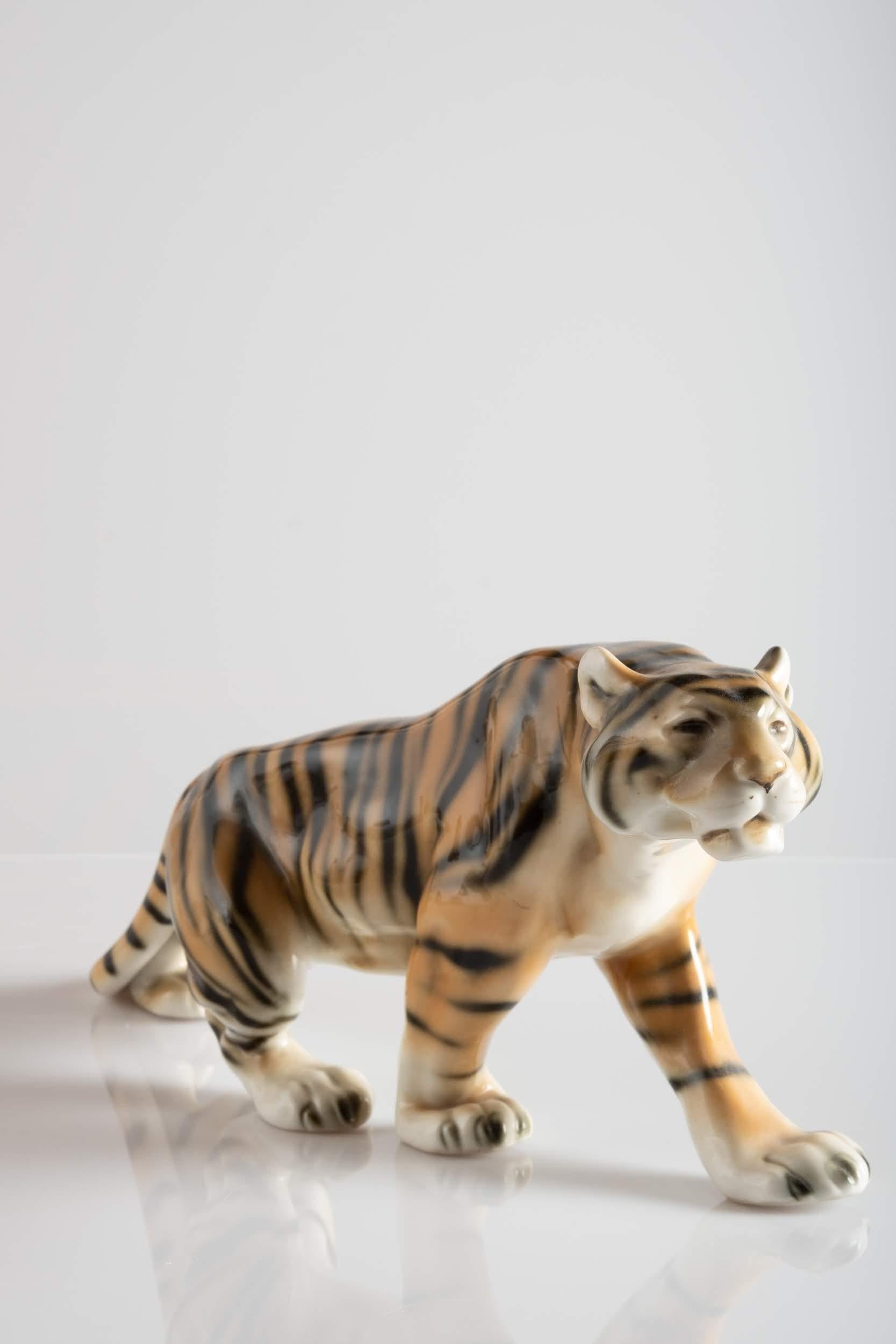 Tiger Porcelain Sculpture, Italy, circa 1950 For Sale 3