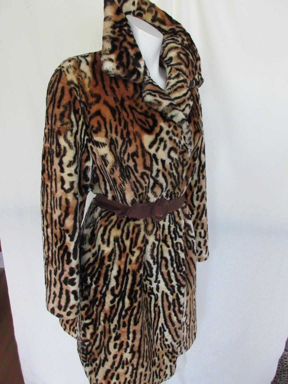 Mantel aus geschorenem Biberpelz mit Tigerprint im Angebot 4