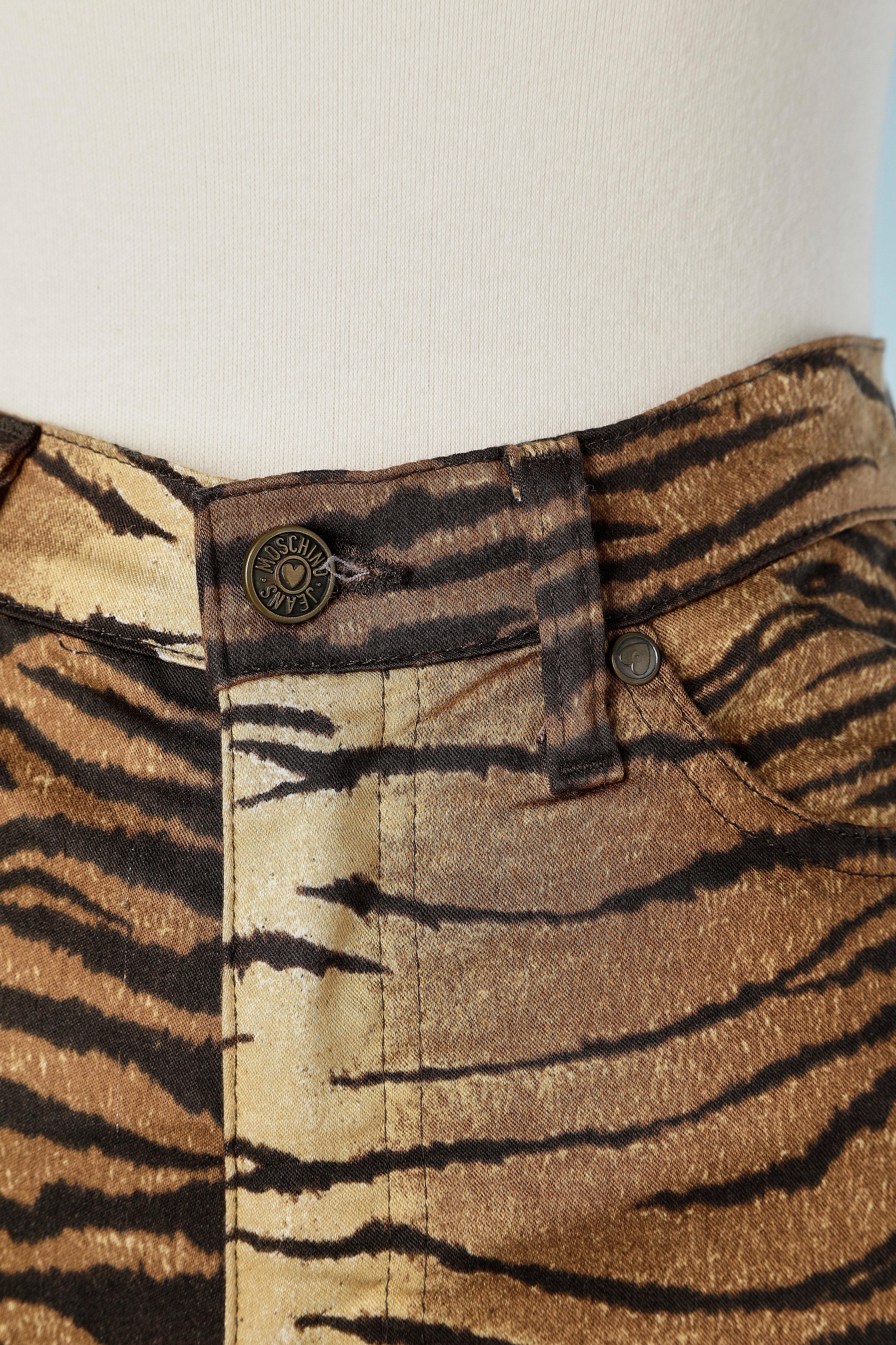 Tiger printed stretch pants. 
Pocket, zip, studs 
SIZE 26  (jean size)