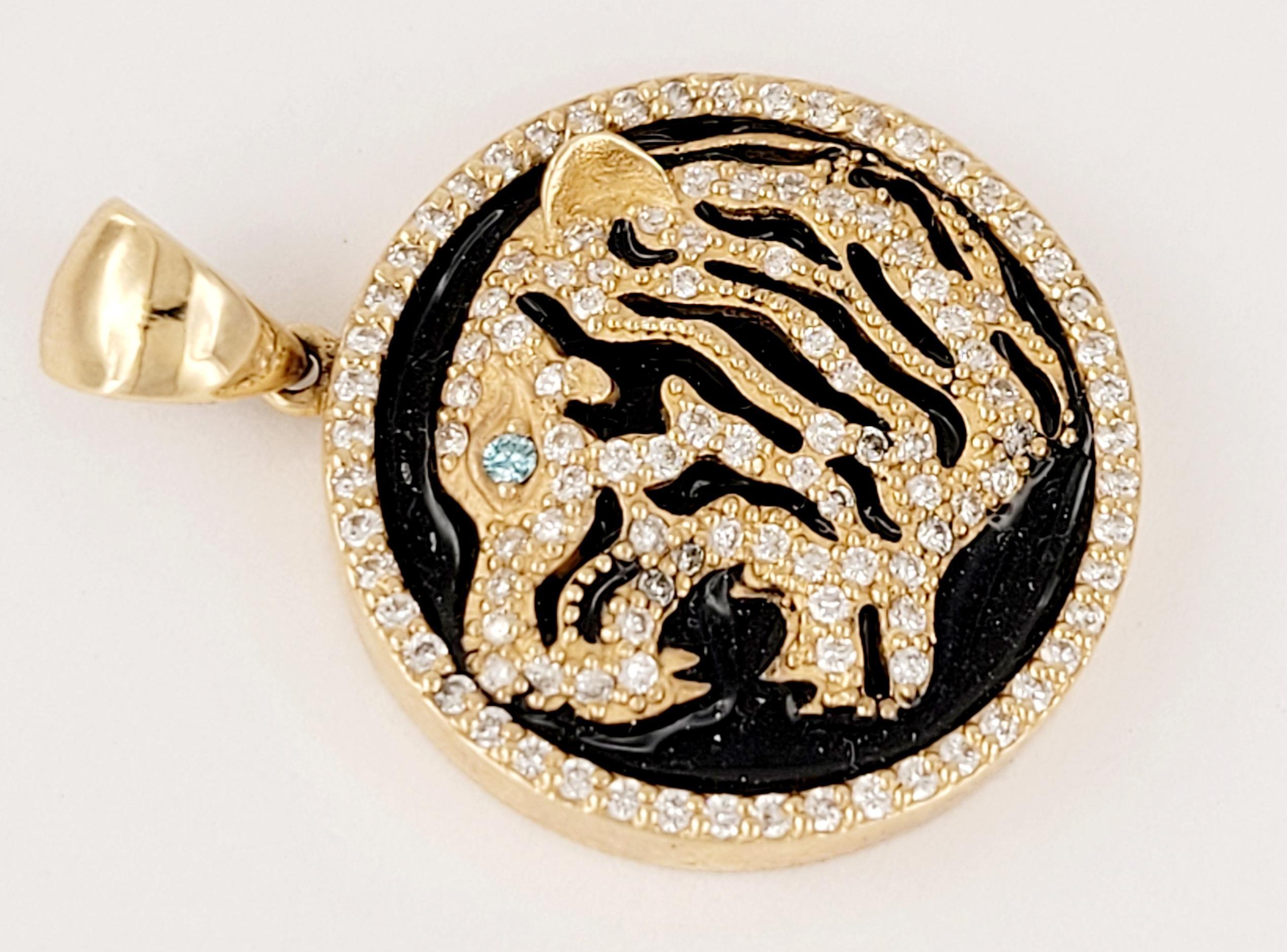 Taille ronde Pendentif rond en forme de tigre  Or jaune 14 carats avec diamants en vente