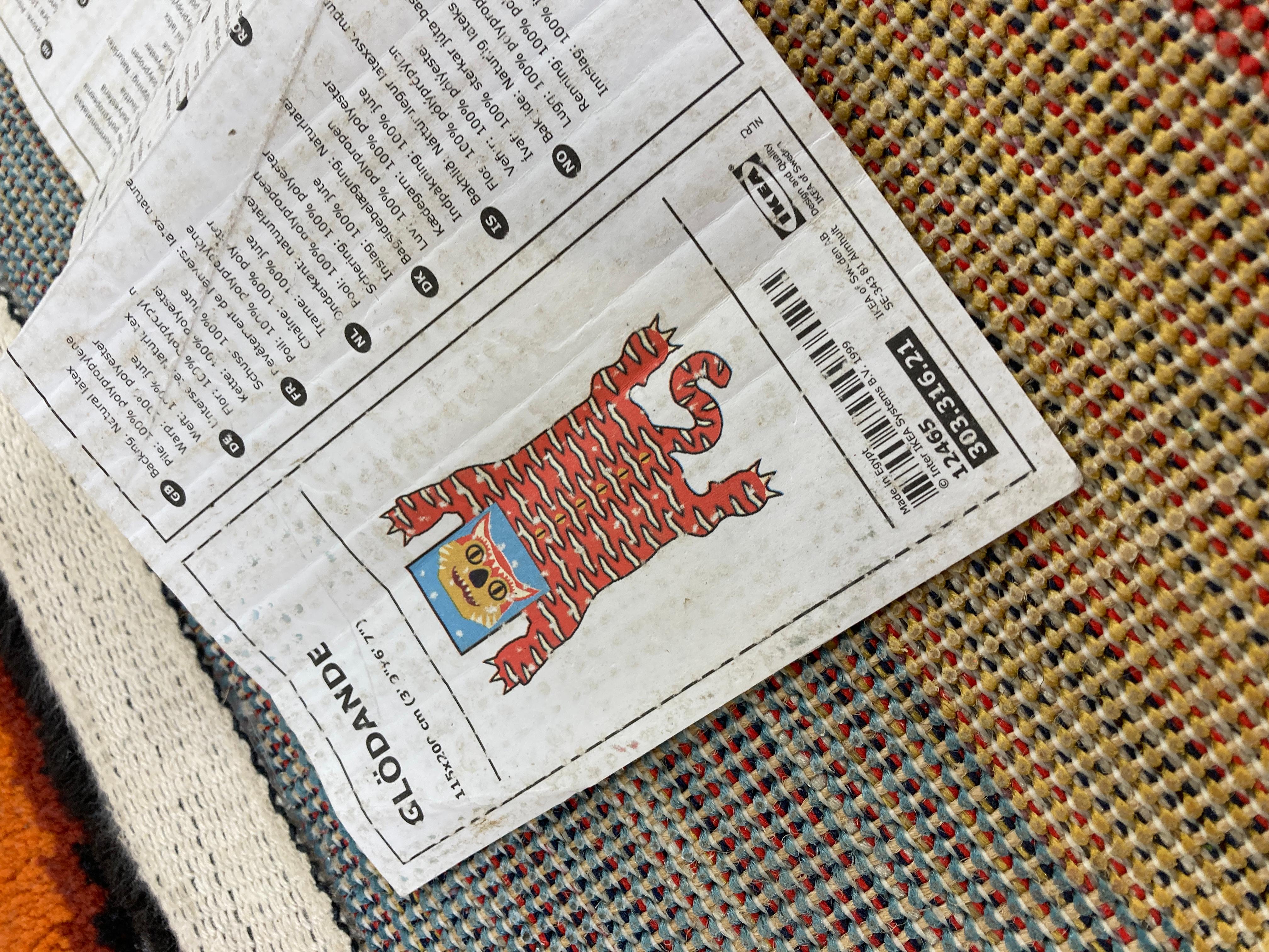 Vintage Tiger shaped rug by Walter van Beirendonck designed by for Ikea.

Very rare and decorative rug.

Walter van Beirendonck is a well known belgian fashion designer.

1990s - Sweden

Dimensions: 
Lenght: 200cm/78.74