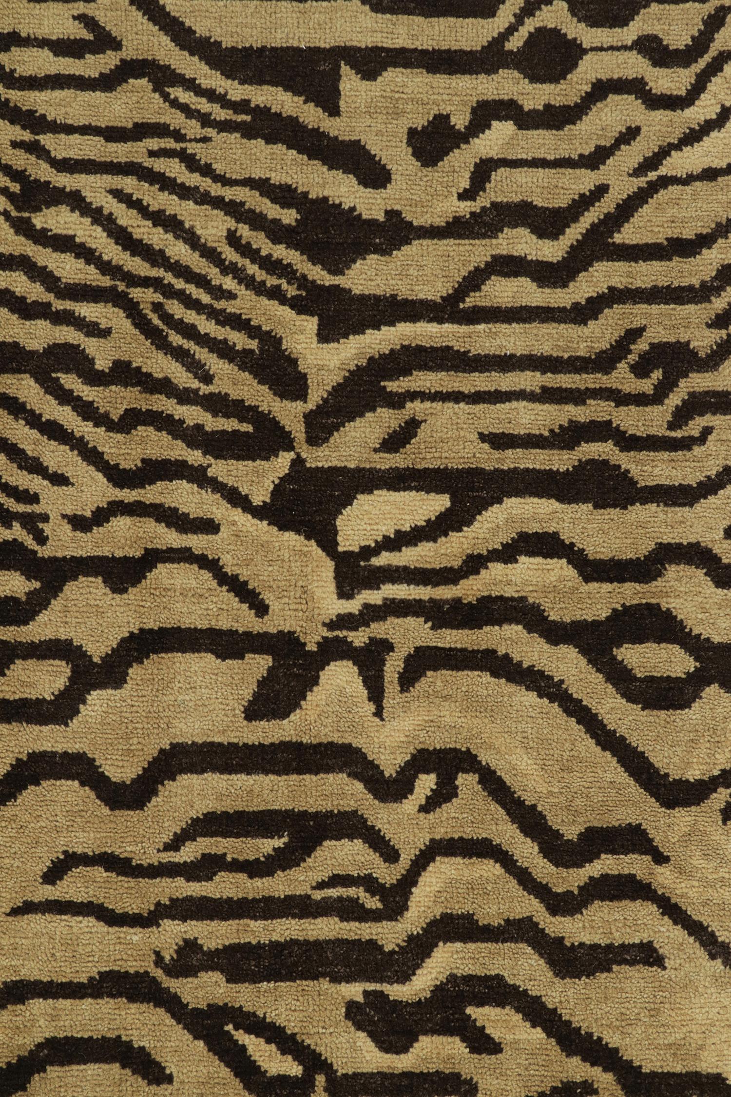 Rug & Kilim's Tiger Skin Style Contemporary Runner, Gold, Orange, Black In New Condition For Sale In Long Island City, NY