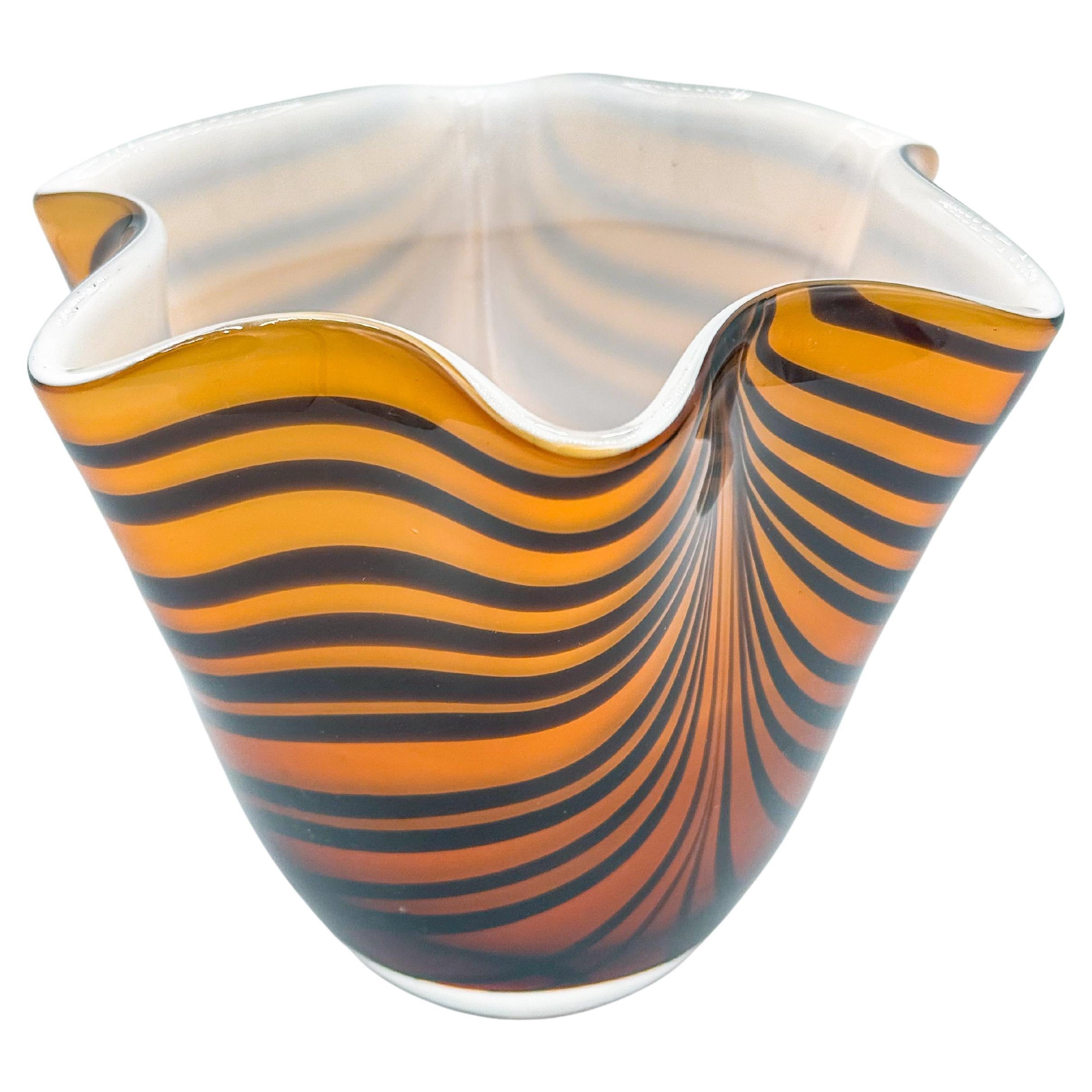 Tiger Stripped Murano Art Glass Italy Ruffle Handkerehief vase 1980s en venta