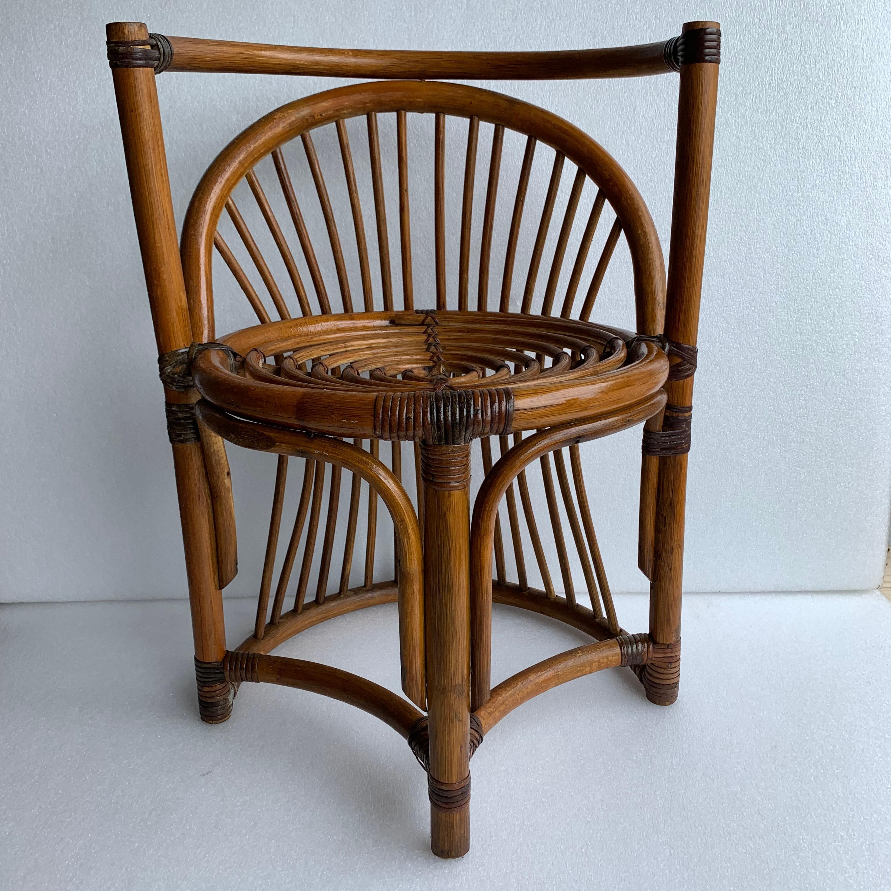 Tiger Wood Bamboo Rattan Dinning Table And Chairs Set  In Good Condition In Haddonfield, NJ