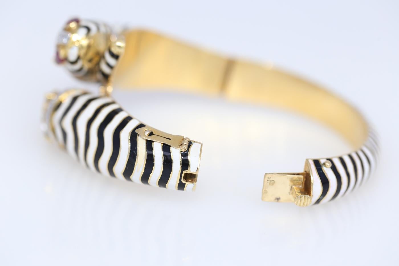 Tiger Zebra 18 Karat Gold Black White Enamel Rubies Bracelet, 1960 In Good Condition In Herzelia, Tel Aviv
