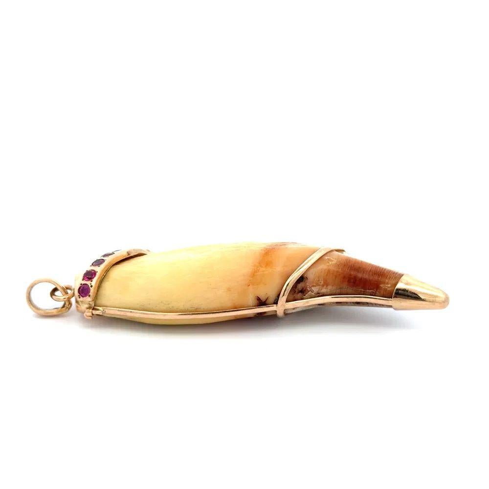 Tiger's Claw Wrapped Gold Stylized Serpent Snake Ruby and Gold Vintage Pendant In Excellent Condition For Sale In Montreal, QC