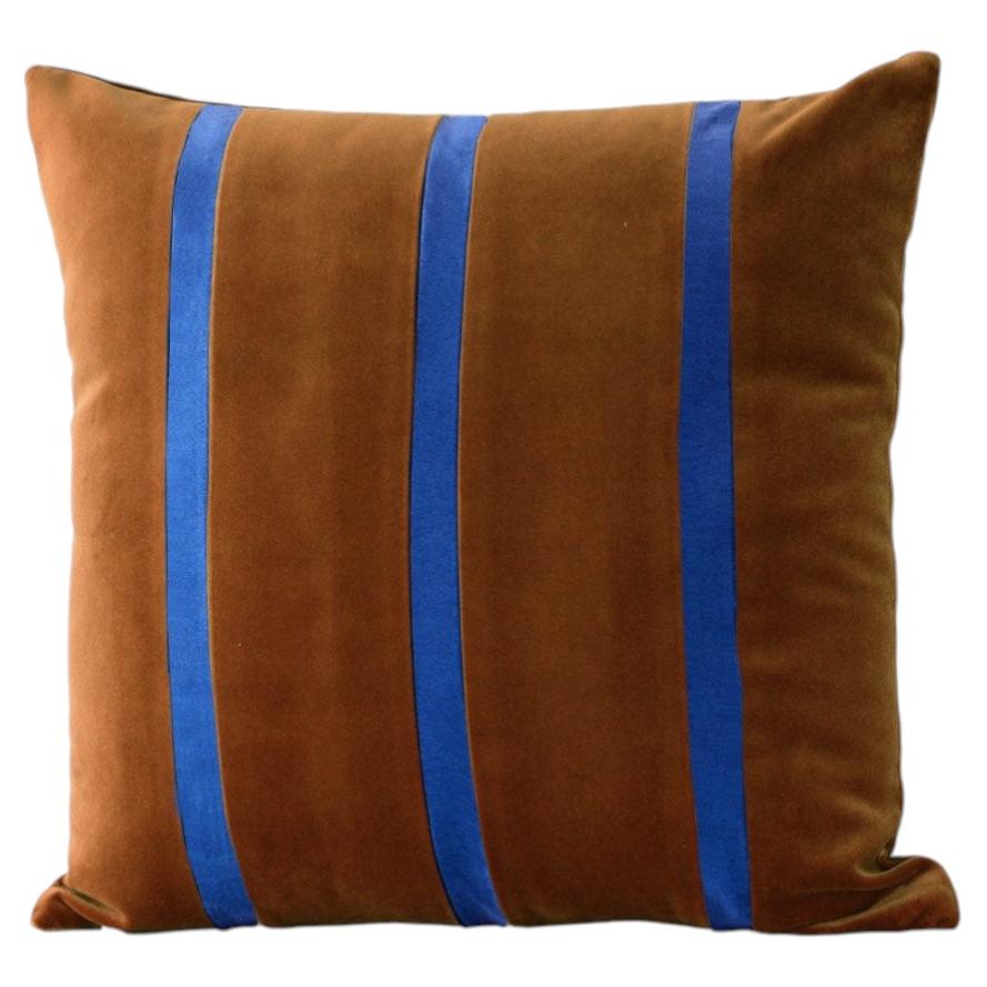Cuscino Deluxe in velluto con strisce marroni e blu "Tigers Eye", realizzato a mano in vendita