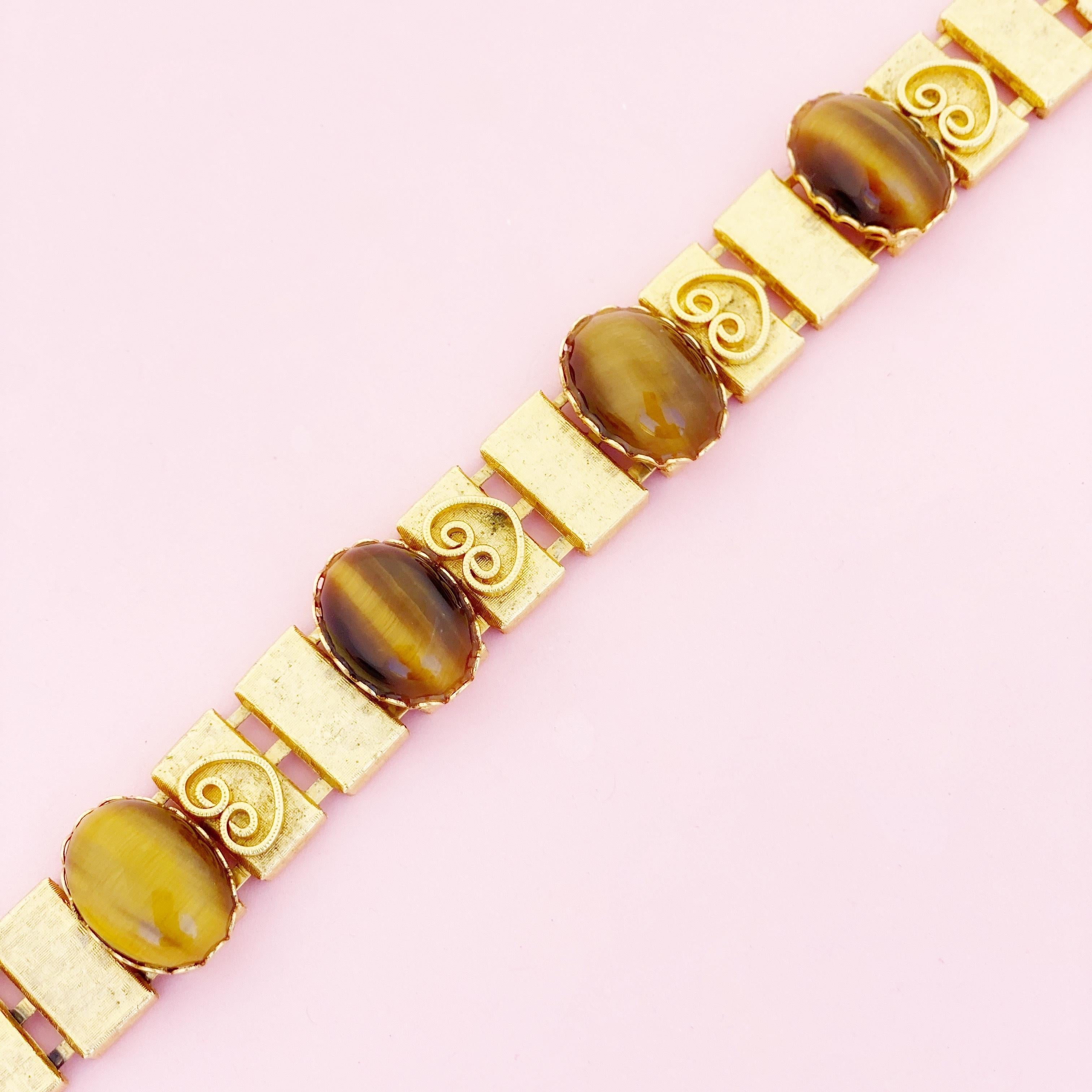 Taille cabochon Bracelet à maillons en or avec cabochon œil de tigre, années 1960 en vente