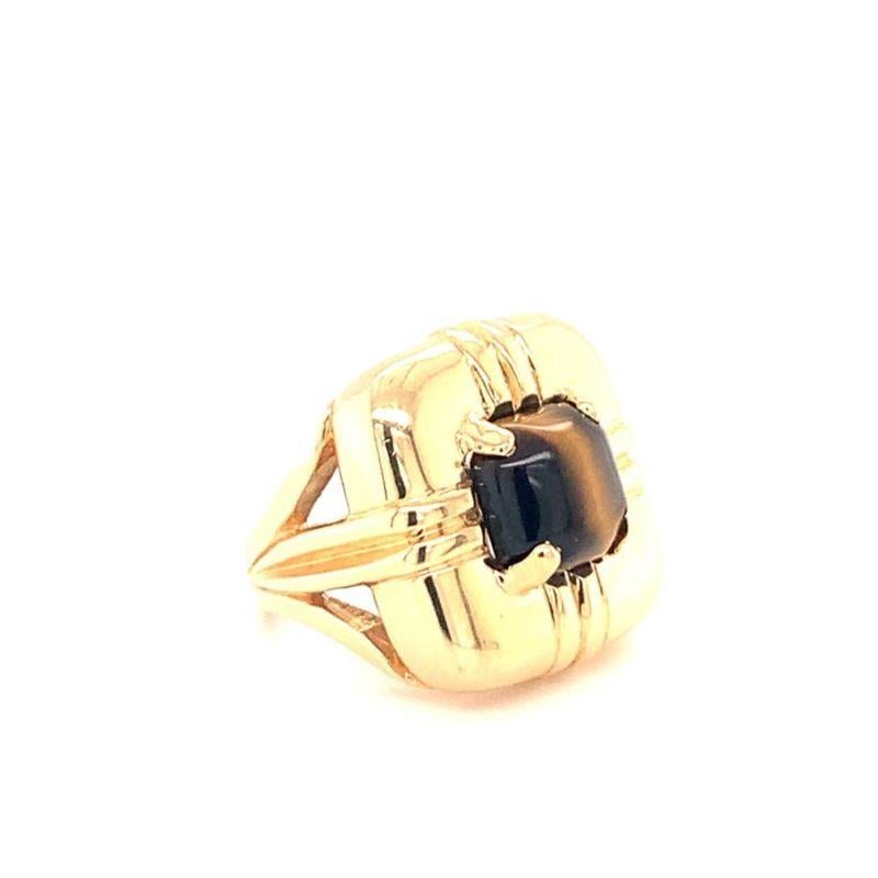 Tiger’S Eye Cocktail Ring in 14K Yellow Gold, circa 1960s In Good Condition For Sale In Beverly Hills, CA
