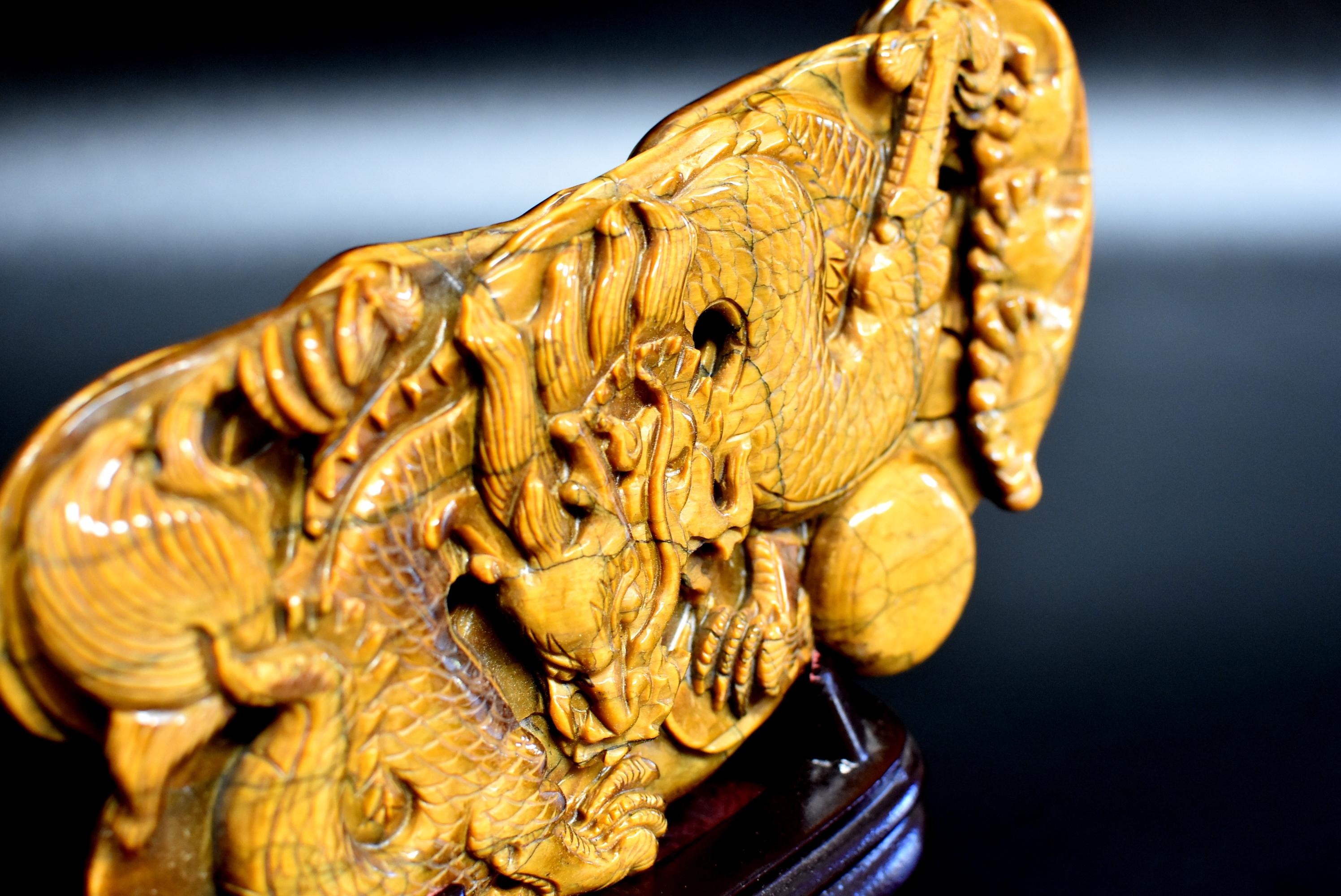 Tiger's Eye Dragon Statue, Hand Carved Gemstone Sculpture In New Condition For Sale In Somis, CA