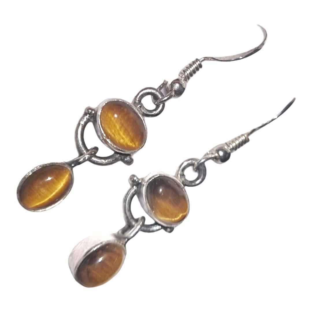 Metal - Sterling silver
Gross Weight - 4 Grams
Gemstones - Natural Tigers eye

Elevate your style with our exquisite oval-cut tiger's eye stone earrings set in stunning sterling silver. These earrings are the epitome of elegance and charm, making