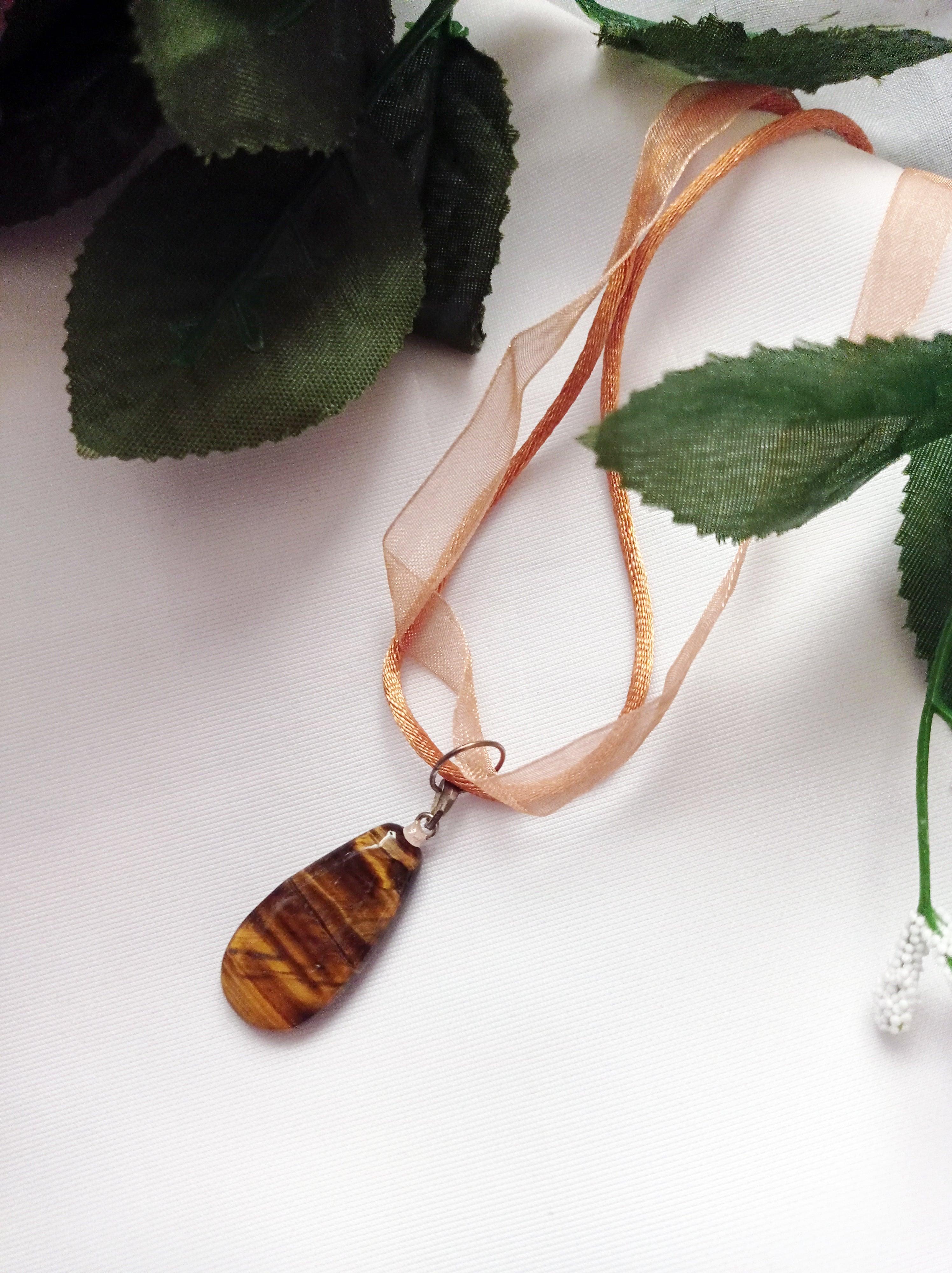 Tiger's Eye Necklace, Heart Pendant Necklace, Gemstone Ribbon Necklace In New Condition For Sale In London, GB