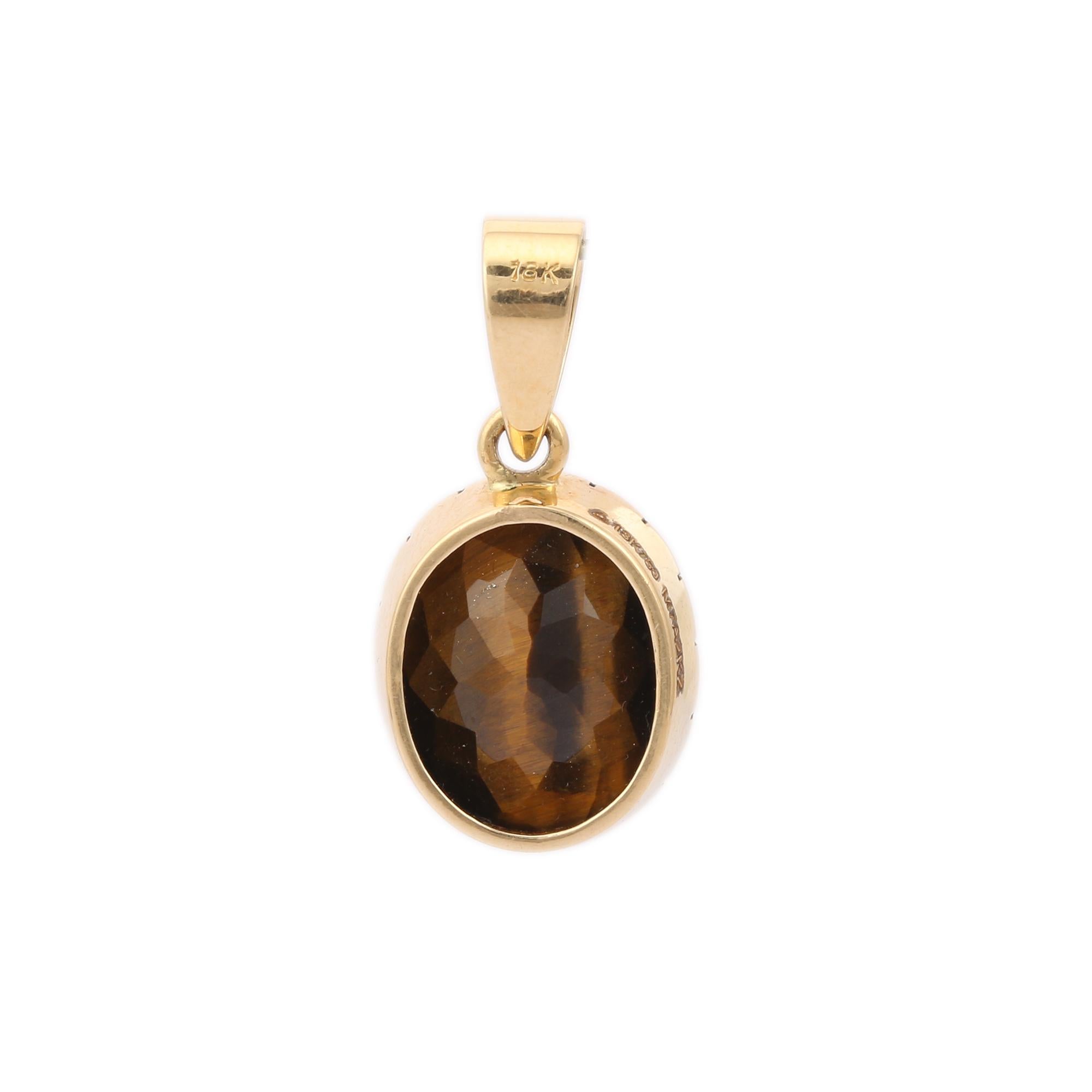 Tiger's Eye Pendant in 18K Yellow Gold In New Condition For Sale In Houston, TX