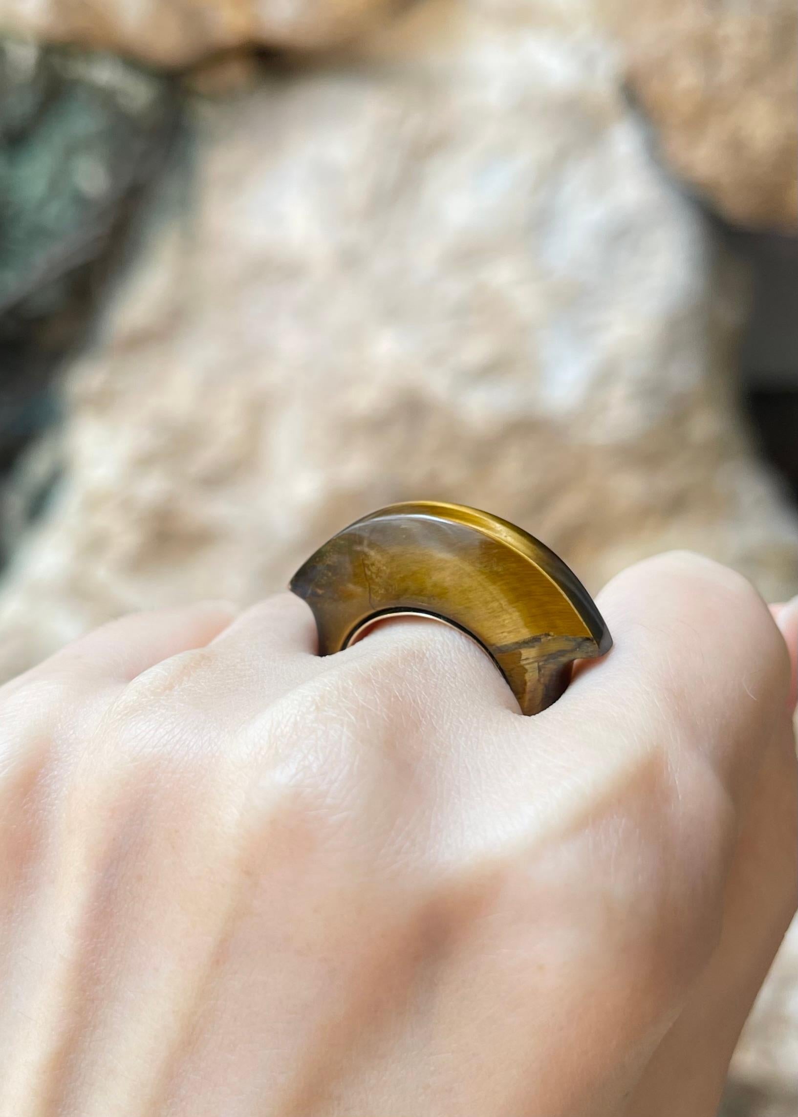 Tigerauge-Ring in 18 Karat Gold gefasst für Damen oder Herren im Angebot