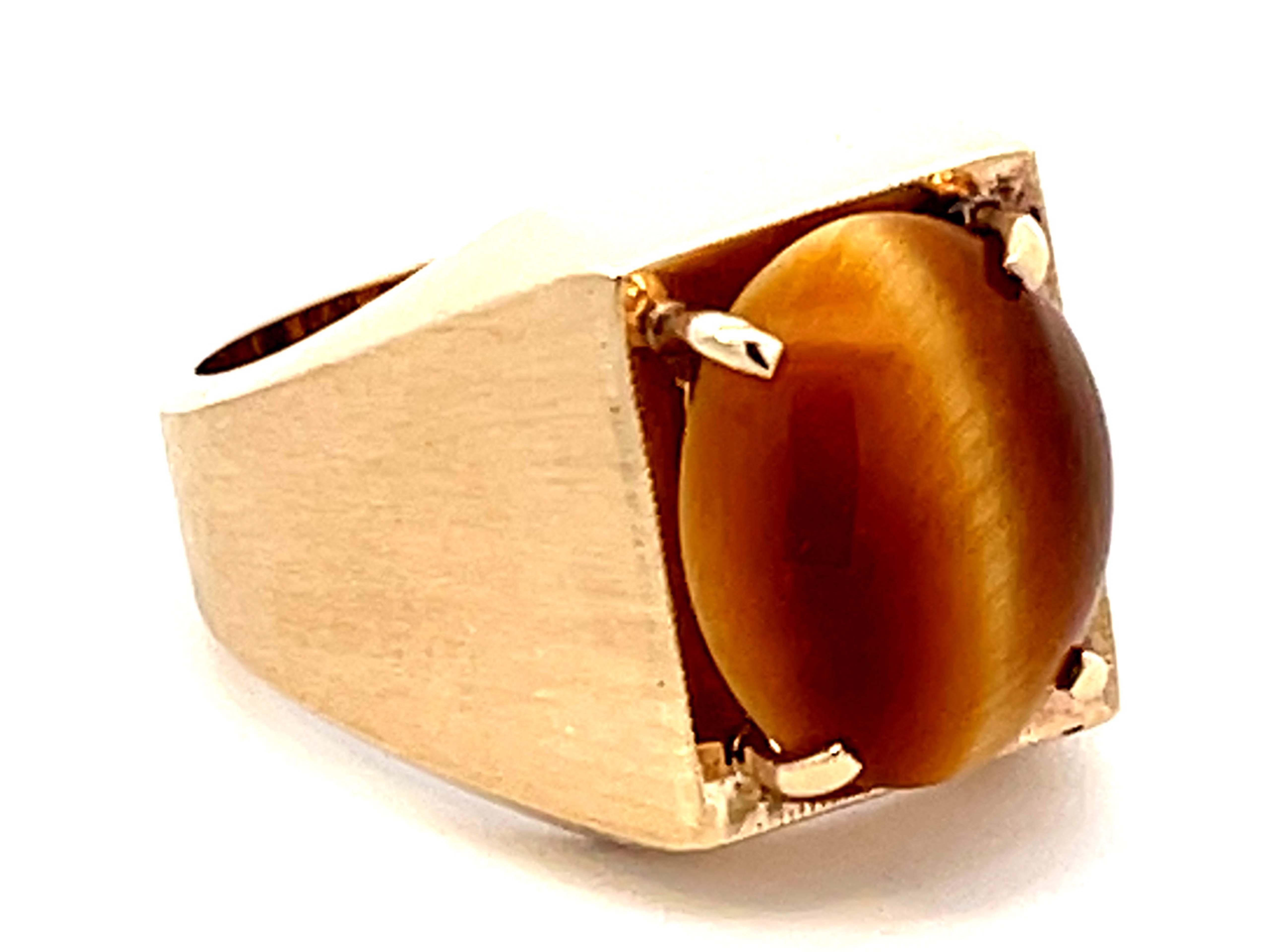 Modern Tiger's Eye Satin Finish Ring in 18k Yellow Gold For Sale