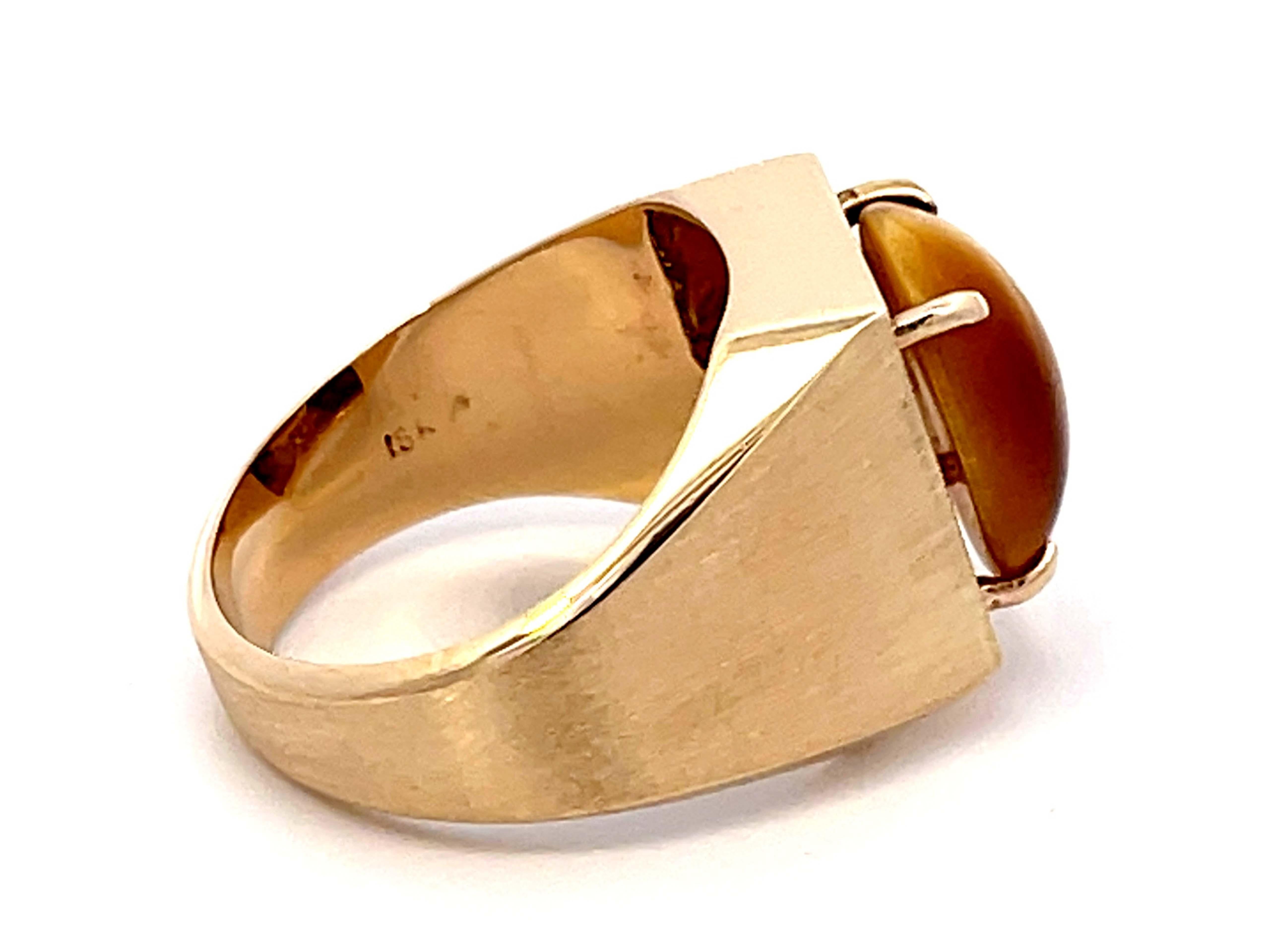 Tiger's Eye Satin Finish Ring in 18k Yellow Gold In Excellent Condition For Sale In Honolulu, HI