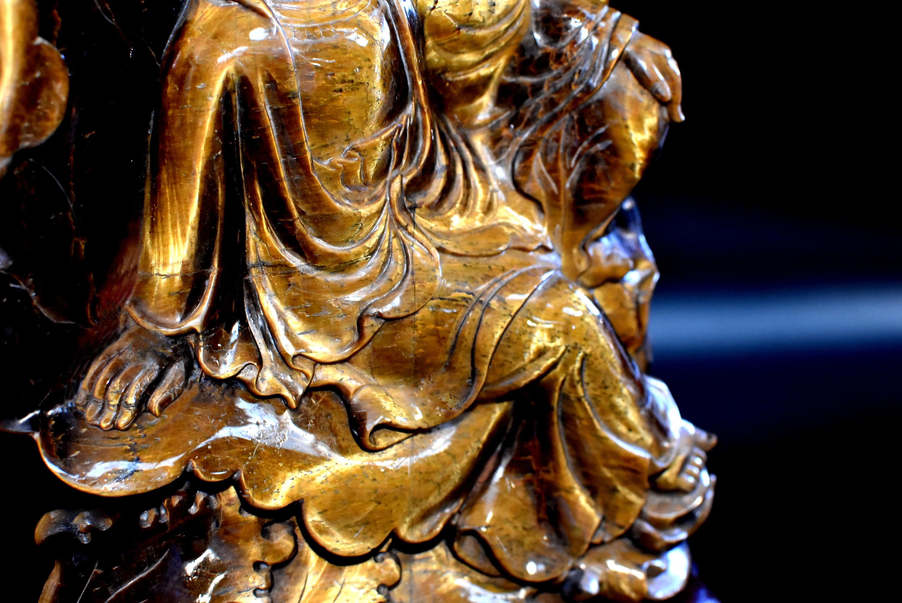 Tigerauge Wasser Mond Guan Yin Avalokiteshvara Buddha-Statue aus Tigerauge im Angebot 4