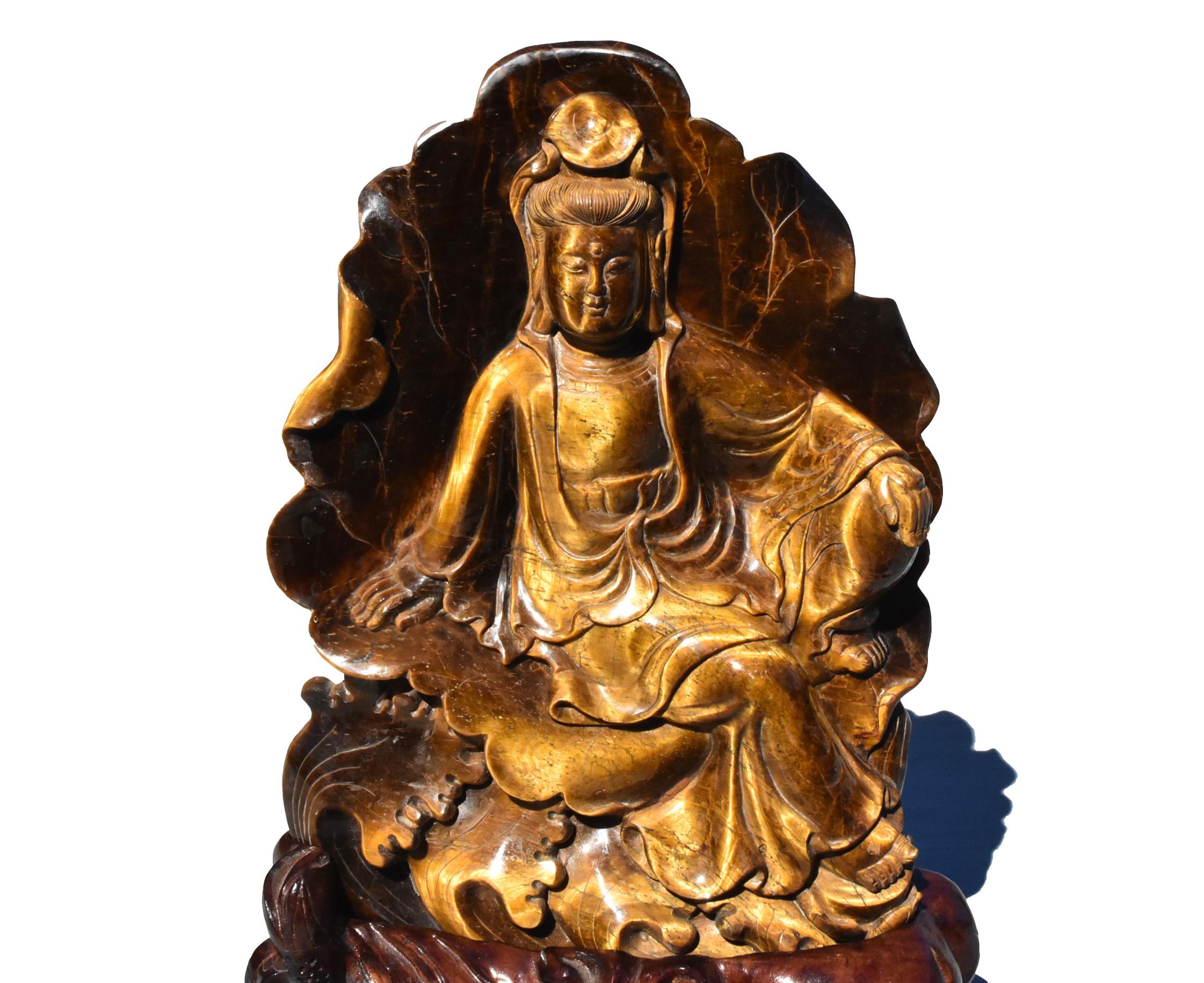 Tigerauge Wasser Mond Guan Yin Avalokiteshvara Buddha-Statue aus Tigerauge (Chinesisch) im Angebot