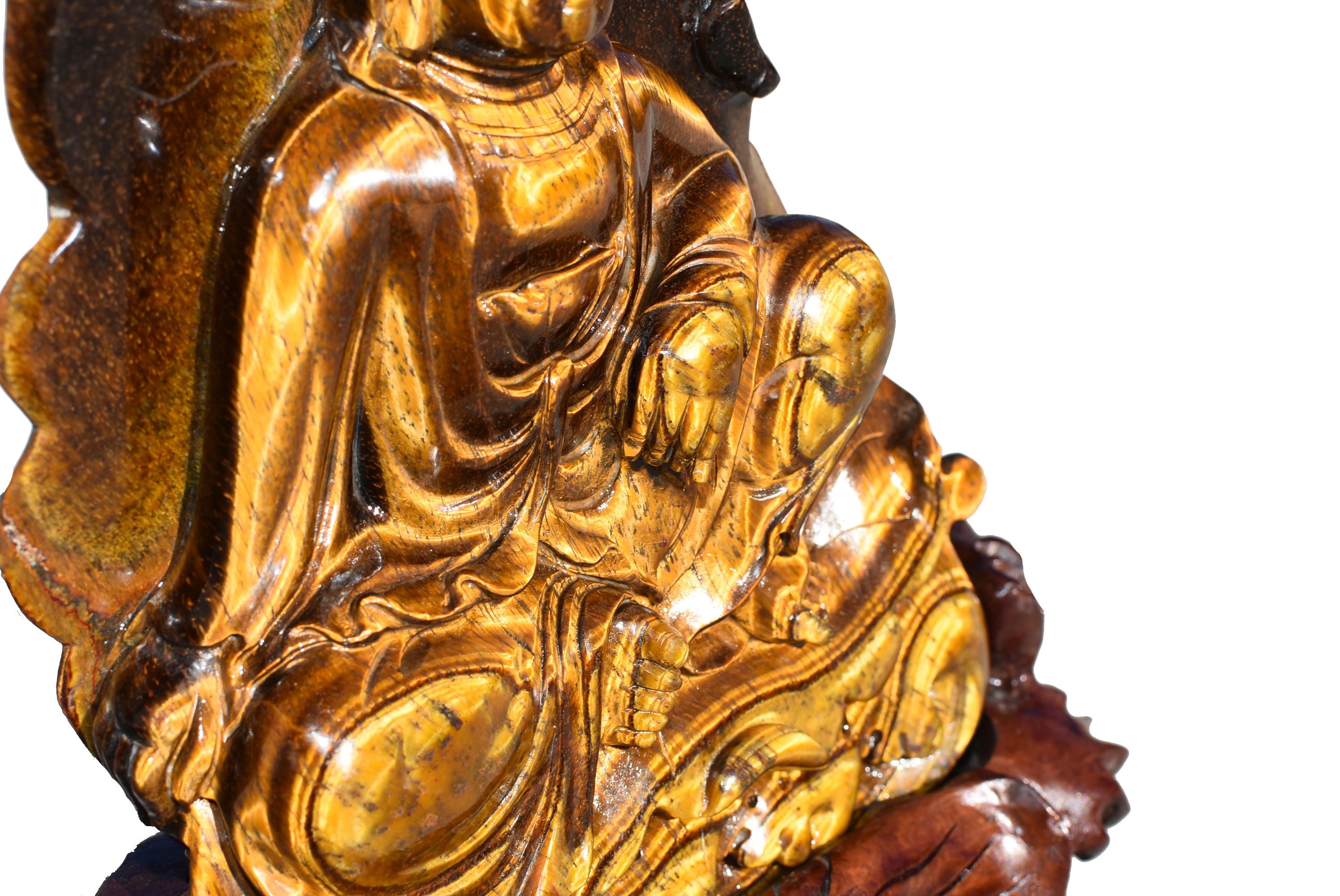 Statue Guan Yin Avalokiteshvara œil de tigre en lune d'eau Excellent état - En vente à Somis, CA