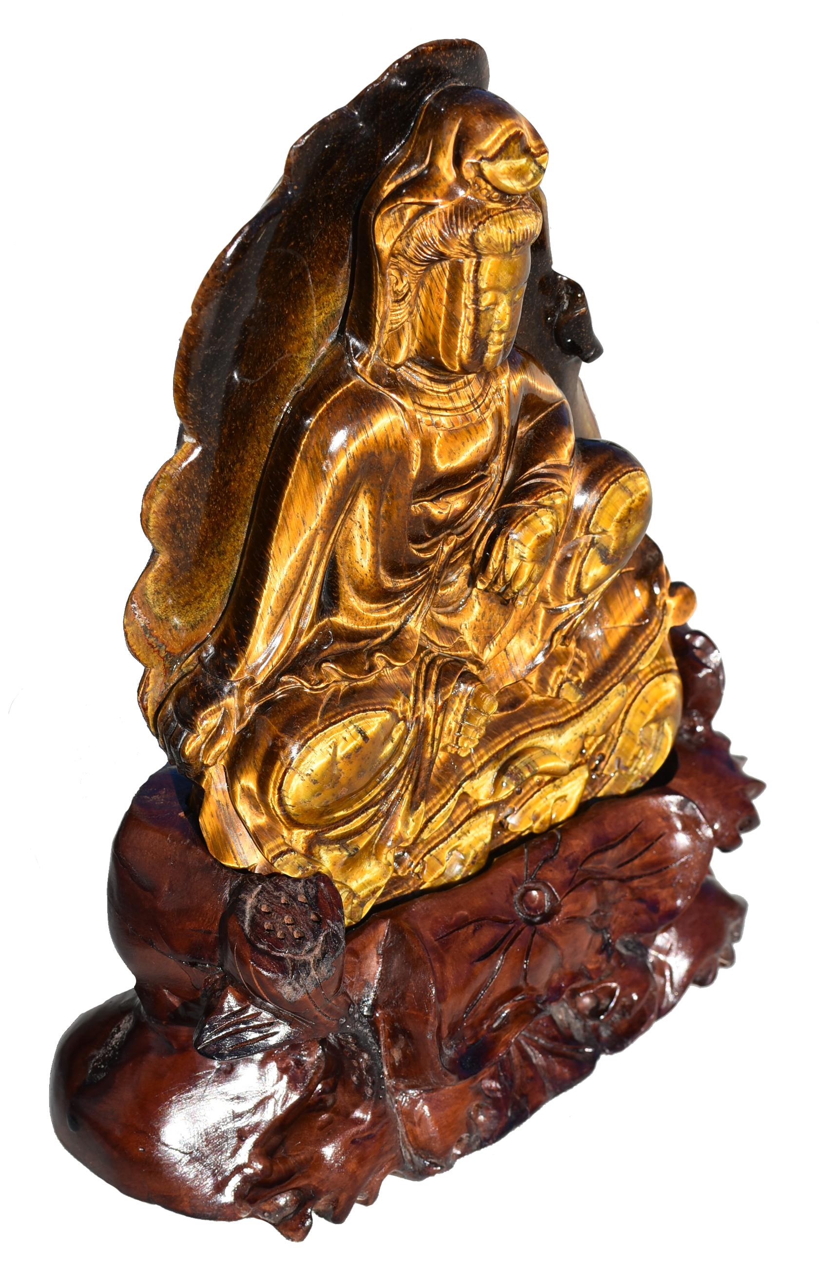 Statue Guan Yin Avalokiteshvara œil de tigre en lune d'eau en vente 2