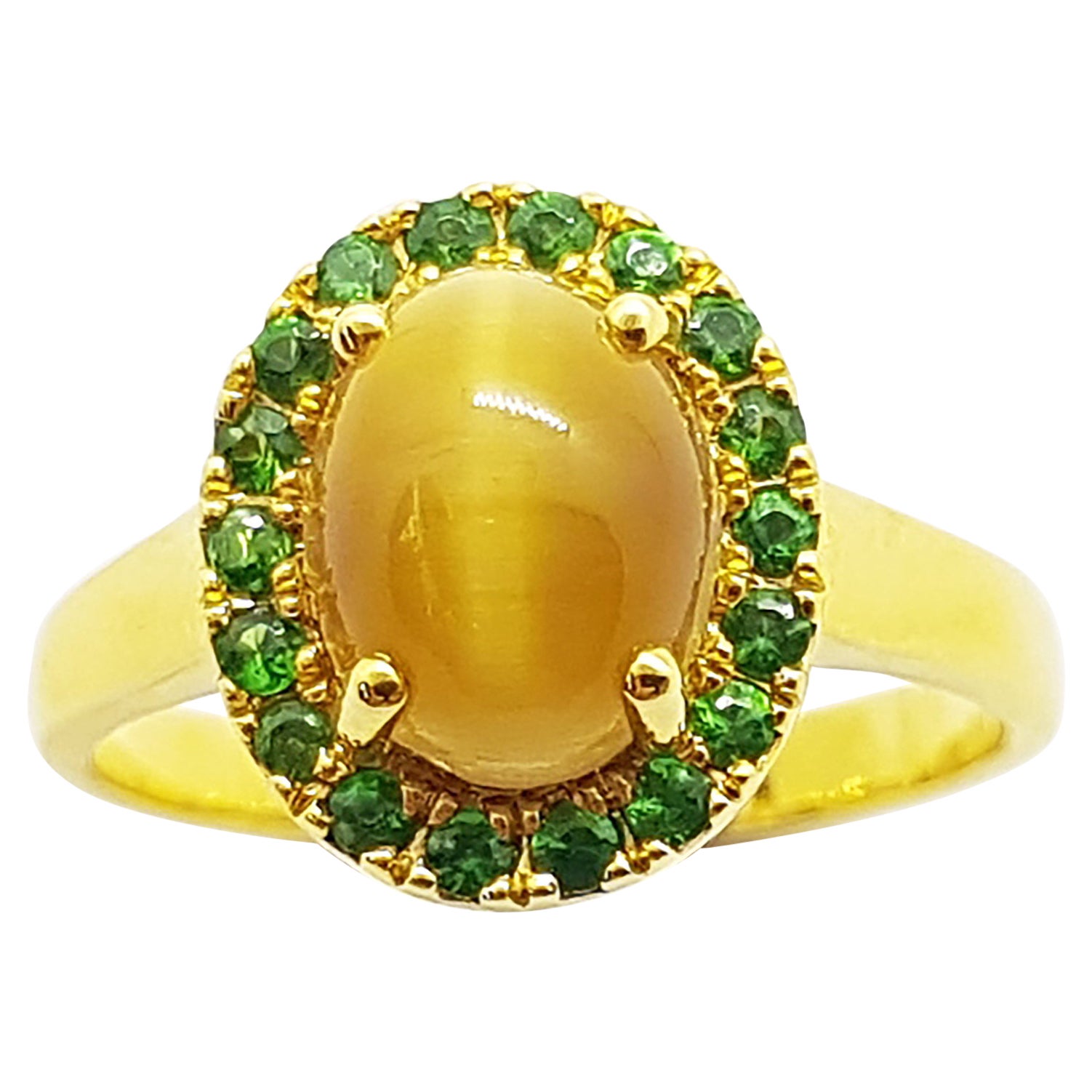 Anello con occhio di tigre e tsavorite incastonato in oro 18 carati