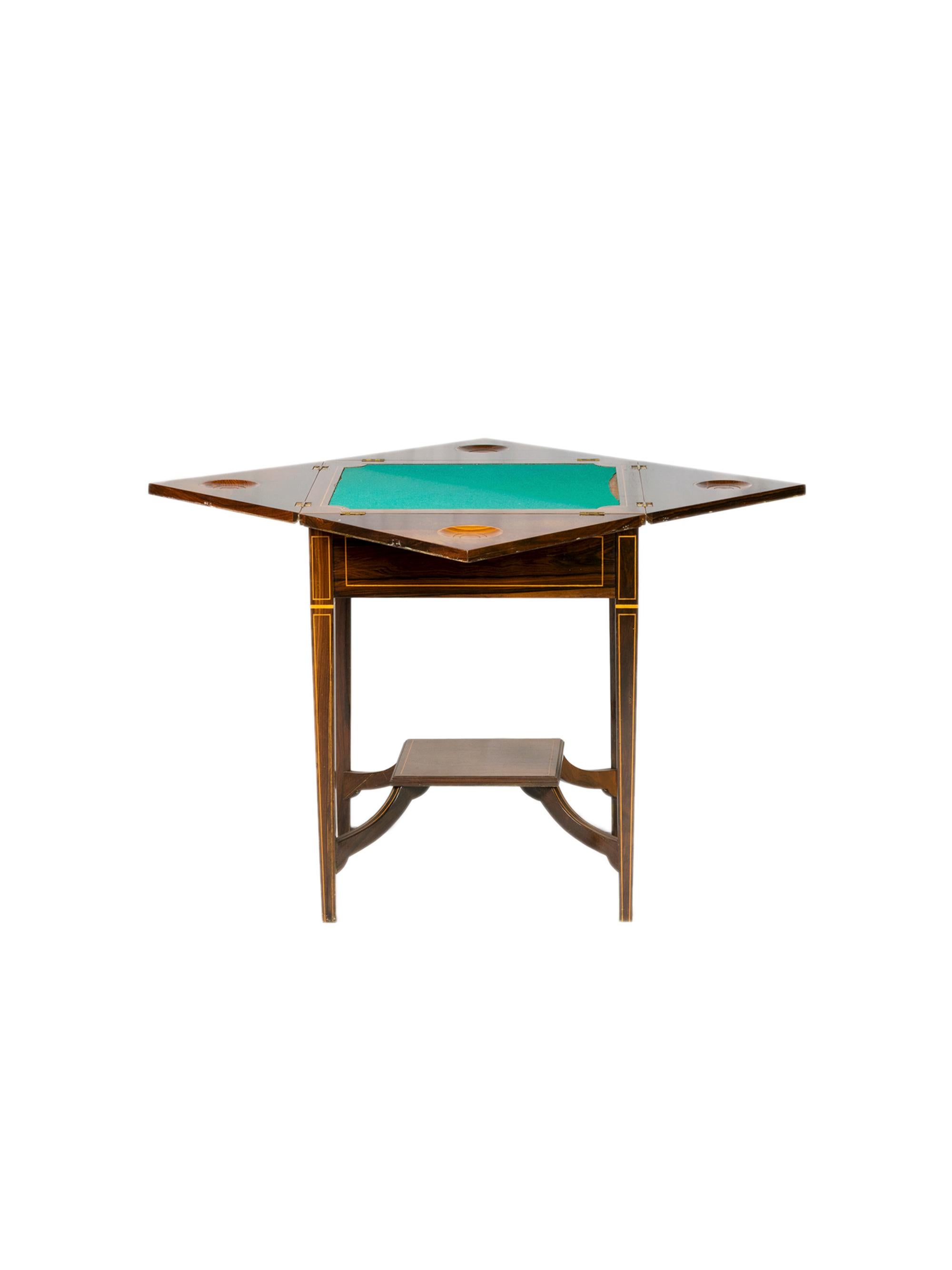 A handkerchief table in luxurious Gonçalo-alves wood (Tigerwood) with cards rests and drawer in the Victorian style.

Envelope cards and game table 

Open table: 77,6 x 77,6 cm
Closed table: 55,5 x 55,5 cm