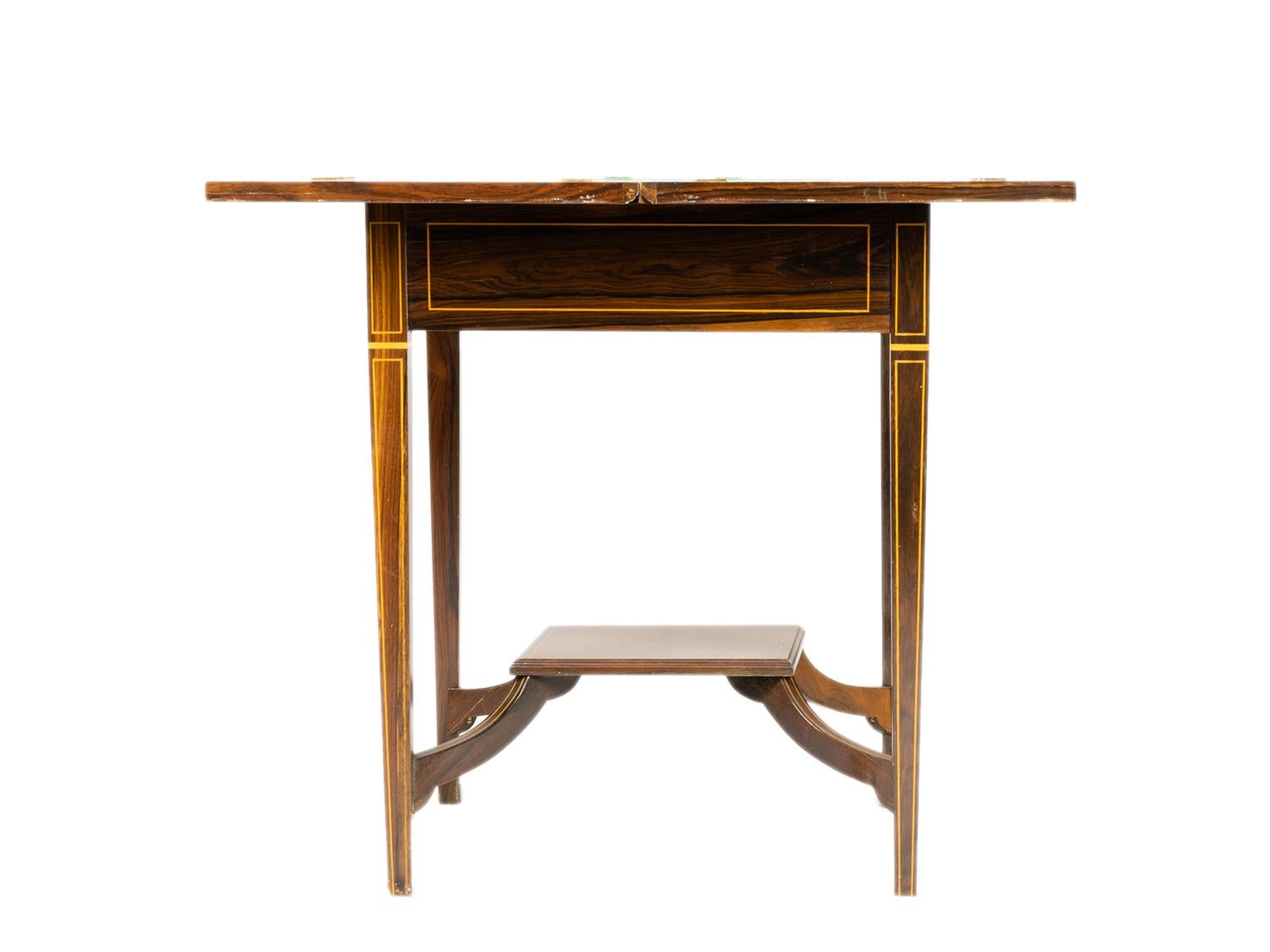 Tigerwood Victorian Handkerchief Table, 19th Century In Good Condition For Sale In Lisbon, PT