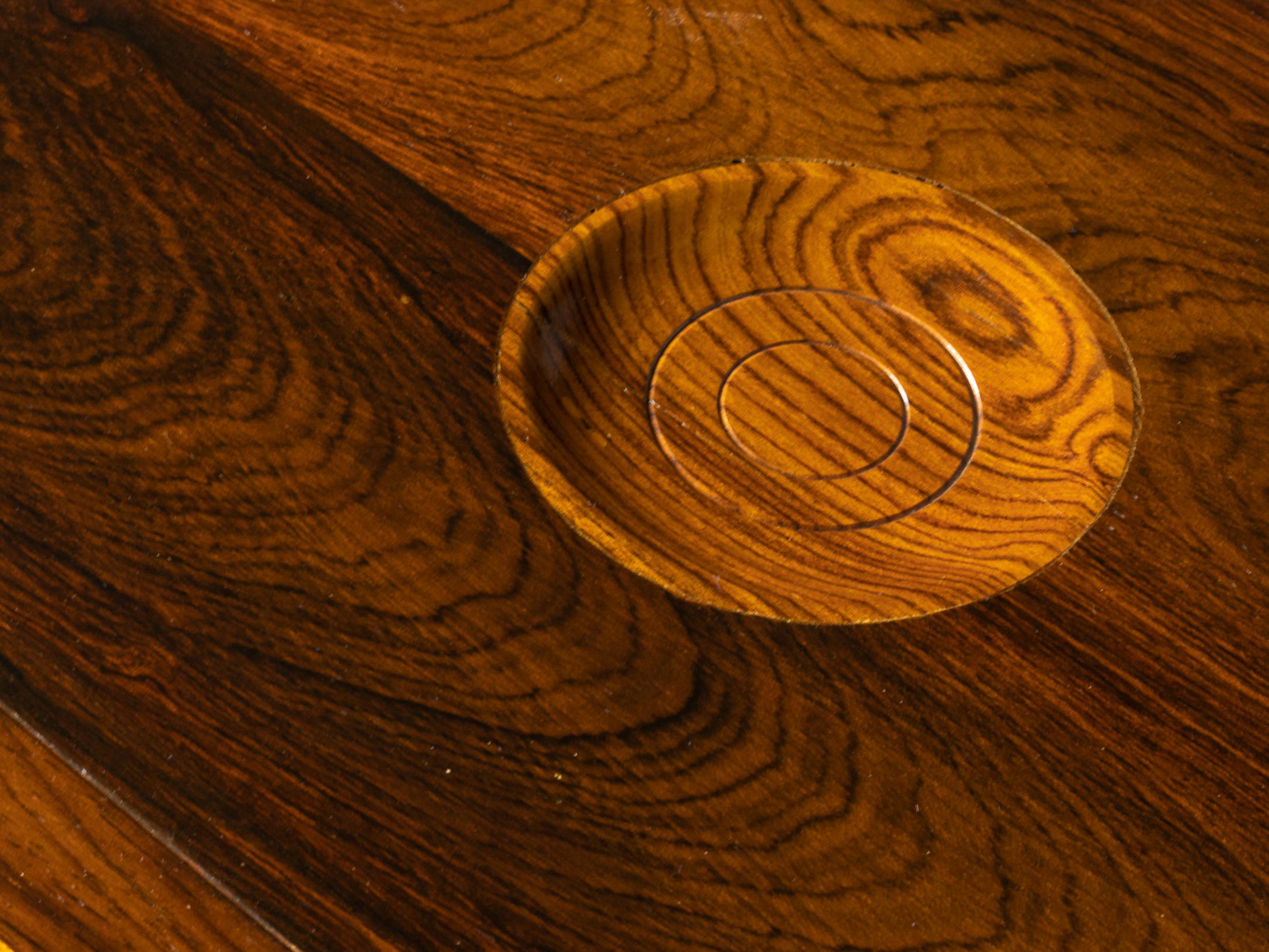 Tigerwood Victorian Handkerchief Table, 19th Century For Sale 4