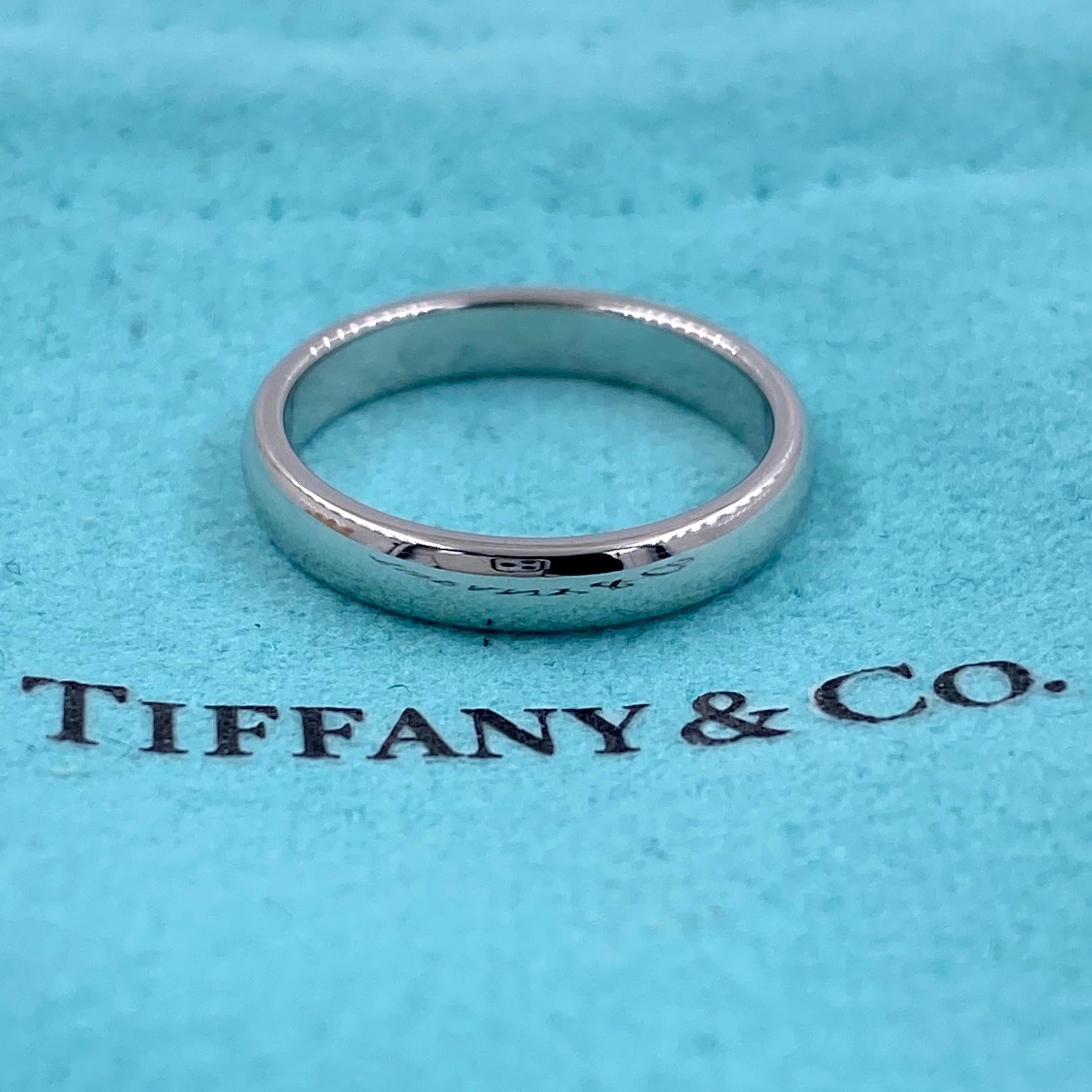 Tiifany and Co Classic Wedding Band Ring in Platinum For Sale at ...