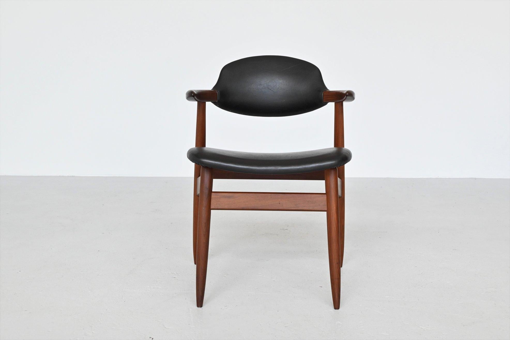 Very nicely shaped cowhorn chair from the Propos series, designed by Tijsseling for Hulmefa, The Netherlands, 1960. The chair is made of solid teak wood and has black original faux leather upholstery. Were the model name comes from is pretty clear,