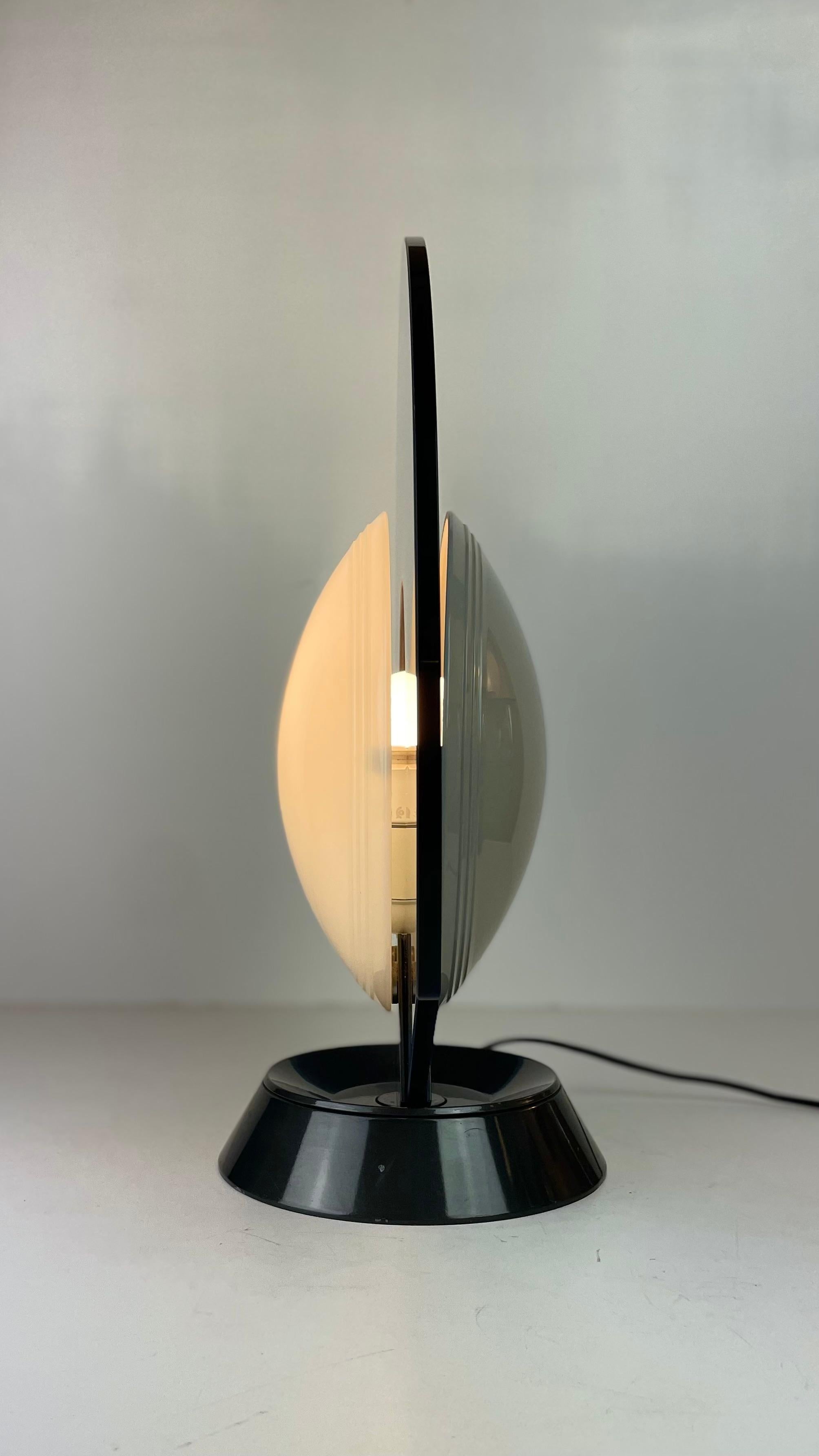 TIKAL Postmodern Table Lamp by P.G. Ramella for Arteluce, 1980s In Excellent Condition For Sale In Brussel, BE