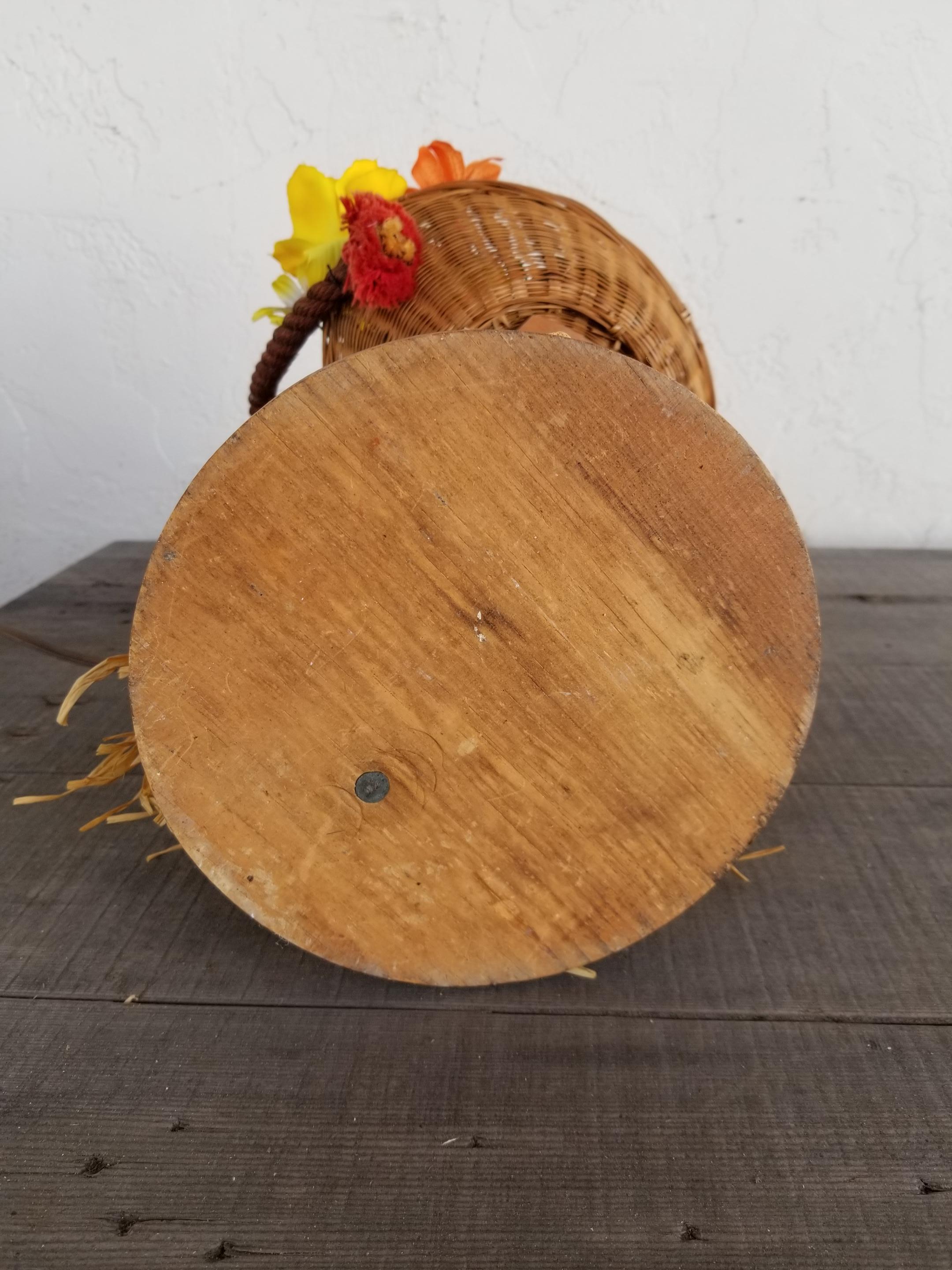 20th Century Tiki Hawaiian Hula Dancer Lamp For Sale