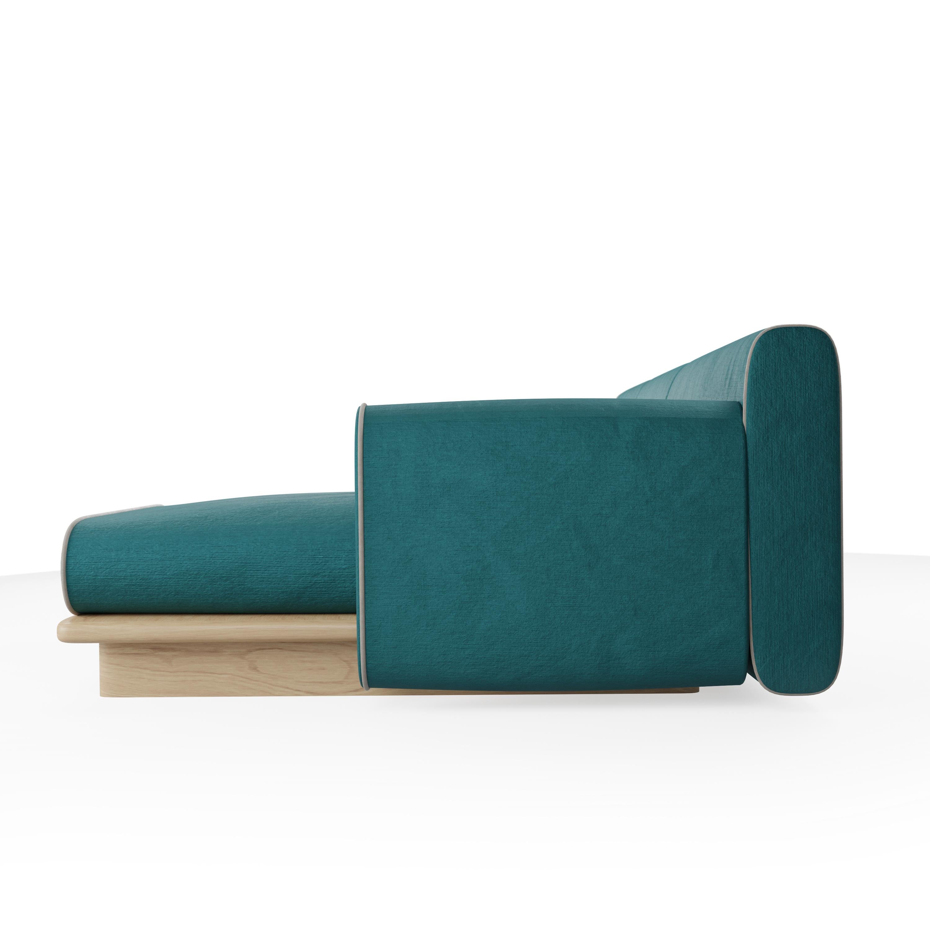 Portoghese Tilda Divano a due posti con chaise longue in velluto pavone realizzato a mano da Murmurio in vendita