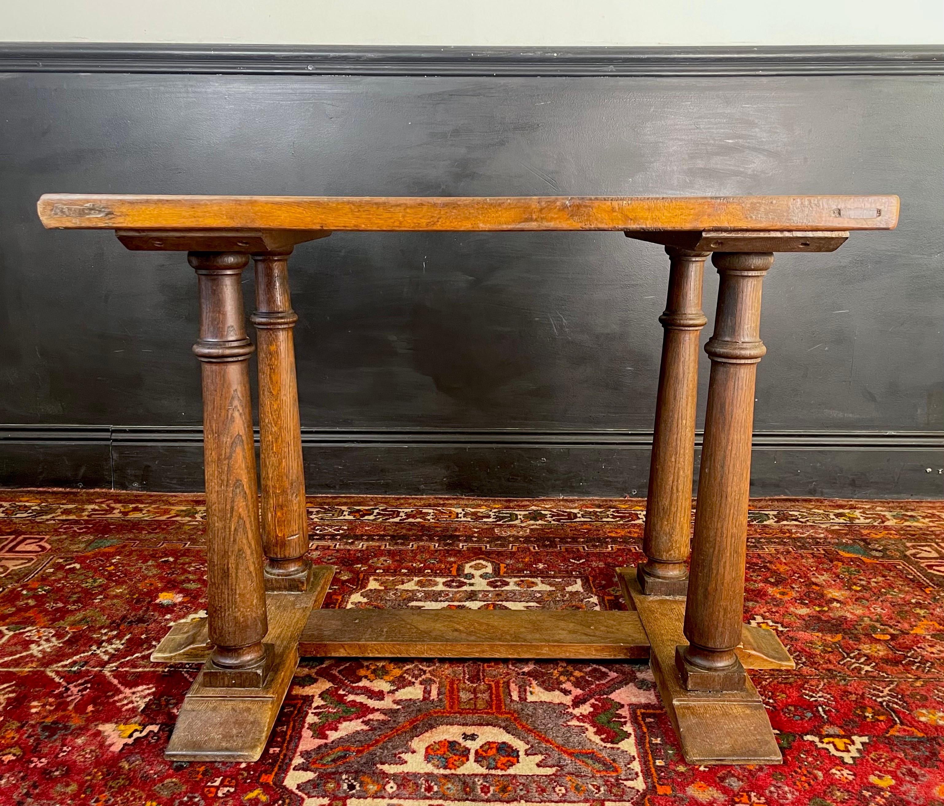 Side table, tea table, coffee table, bistro table in the style of the Tilden table by Philip Tilden for Heal and Sons for Inston Churchill.
This Art Deco period table is very designer and decorative.
This attractive table is in oak on Tuscan style
