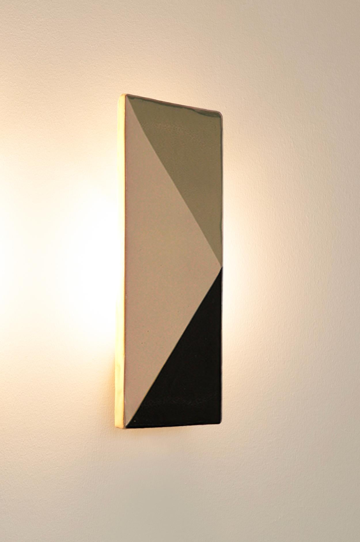XXIe siècle et contemporain Applique décorative en céramique verte et noire de Violaine d'Harcourt en vente
