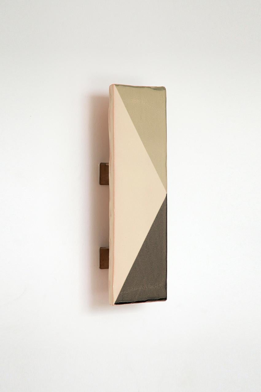 Aplique decorativo de cerámica verde y gris by Violaine d'Harcourt Posmoderno en venta