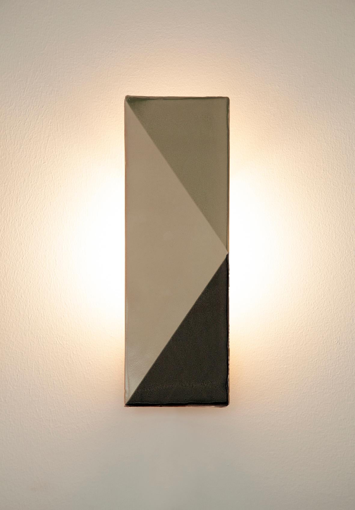 Dekorative Wandlampe aus Keramik in Grün und Grau von Violaine d'Harcourt (Portugiesisch) im Angebot
